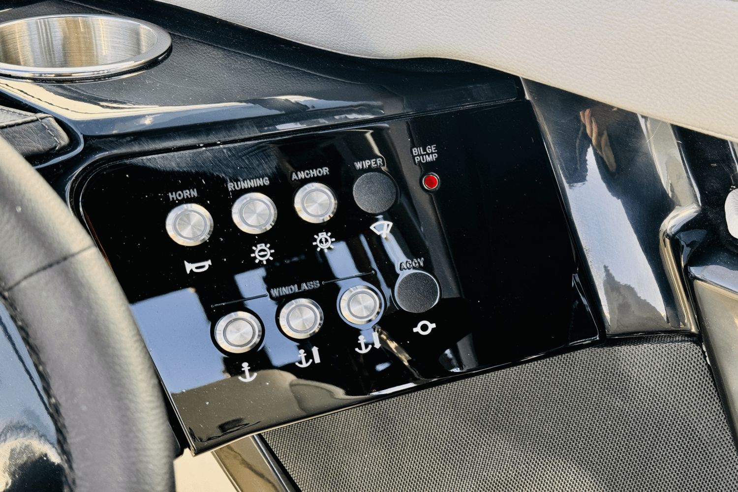 Slide: The Image of Sea Ray SLX 260 Outboard 2025 - 42