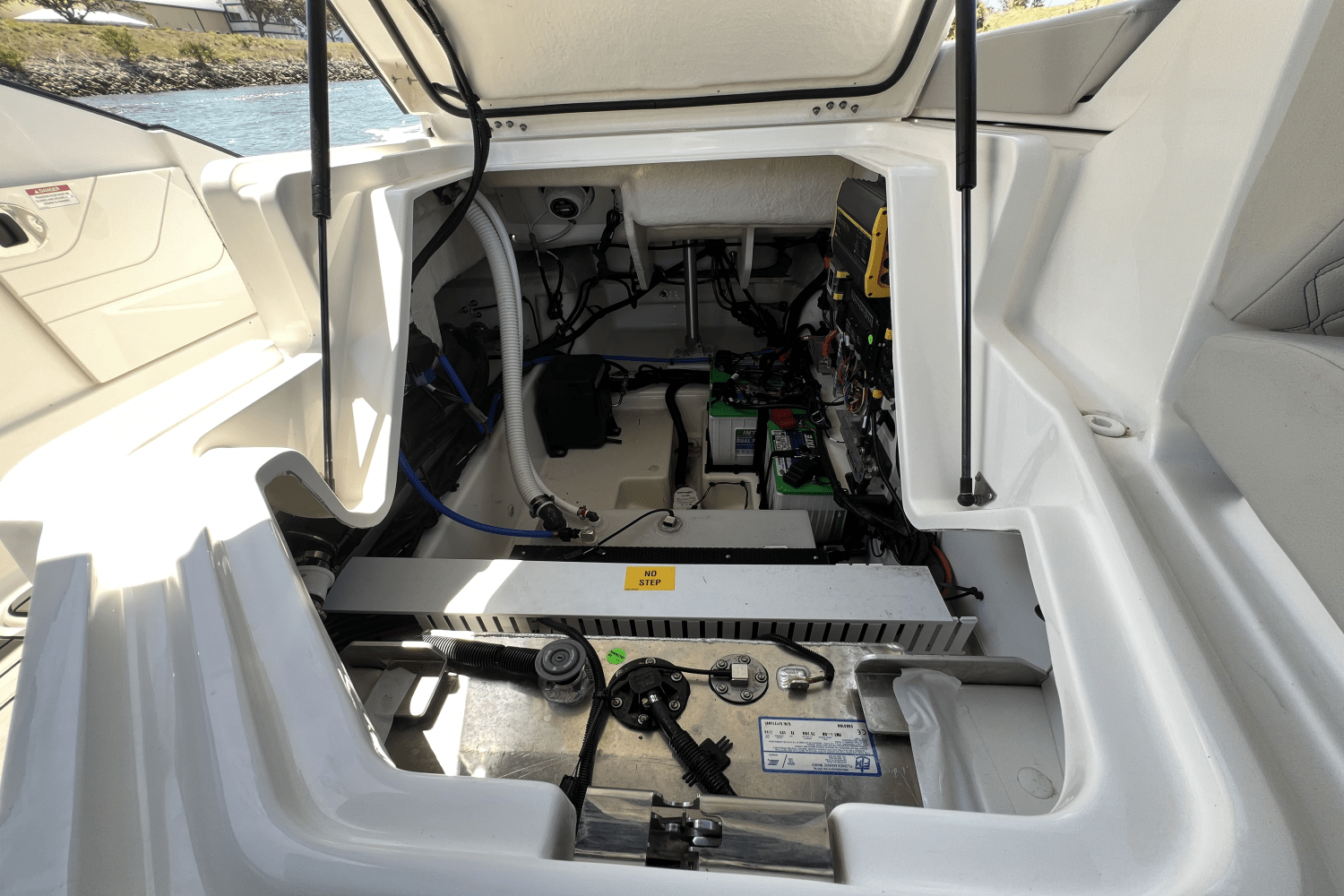 Slide: The Image of Sea Ray SLX 260 Outboard 2025 - 44