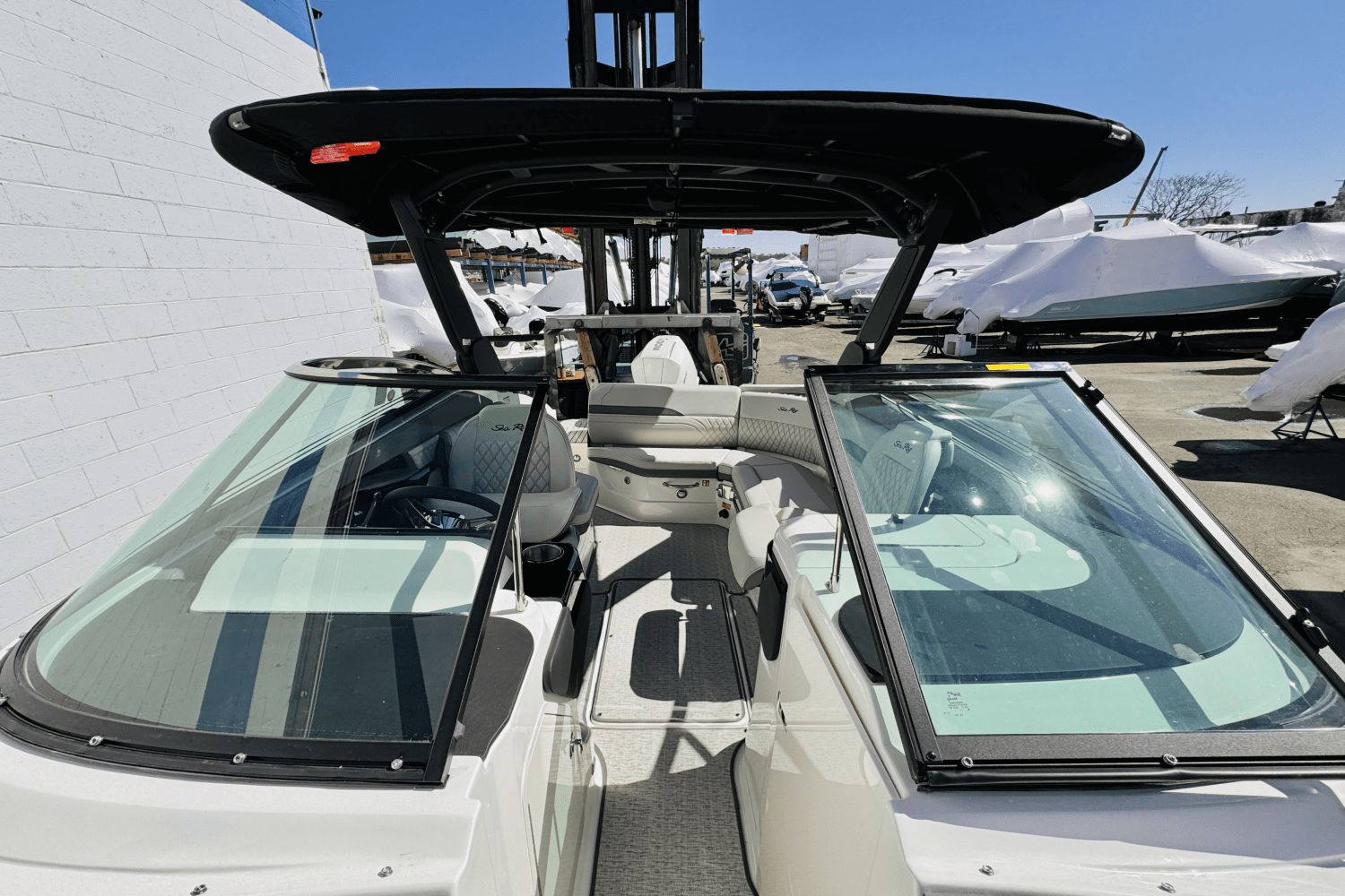 Slide: The Image of Sea Ray SLX 260 Outboard 2025 - 44