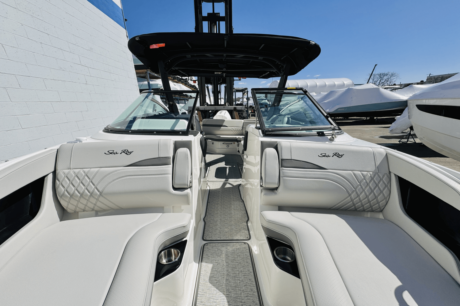 Slide: The Image of Sea Ray SLX 260 Outboard 2025 - 46