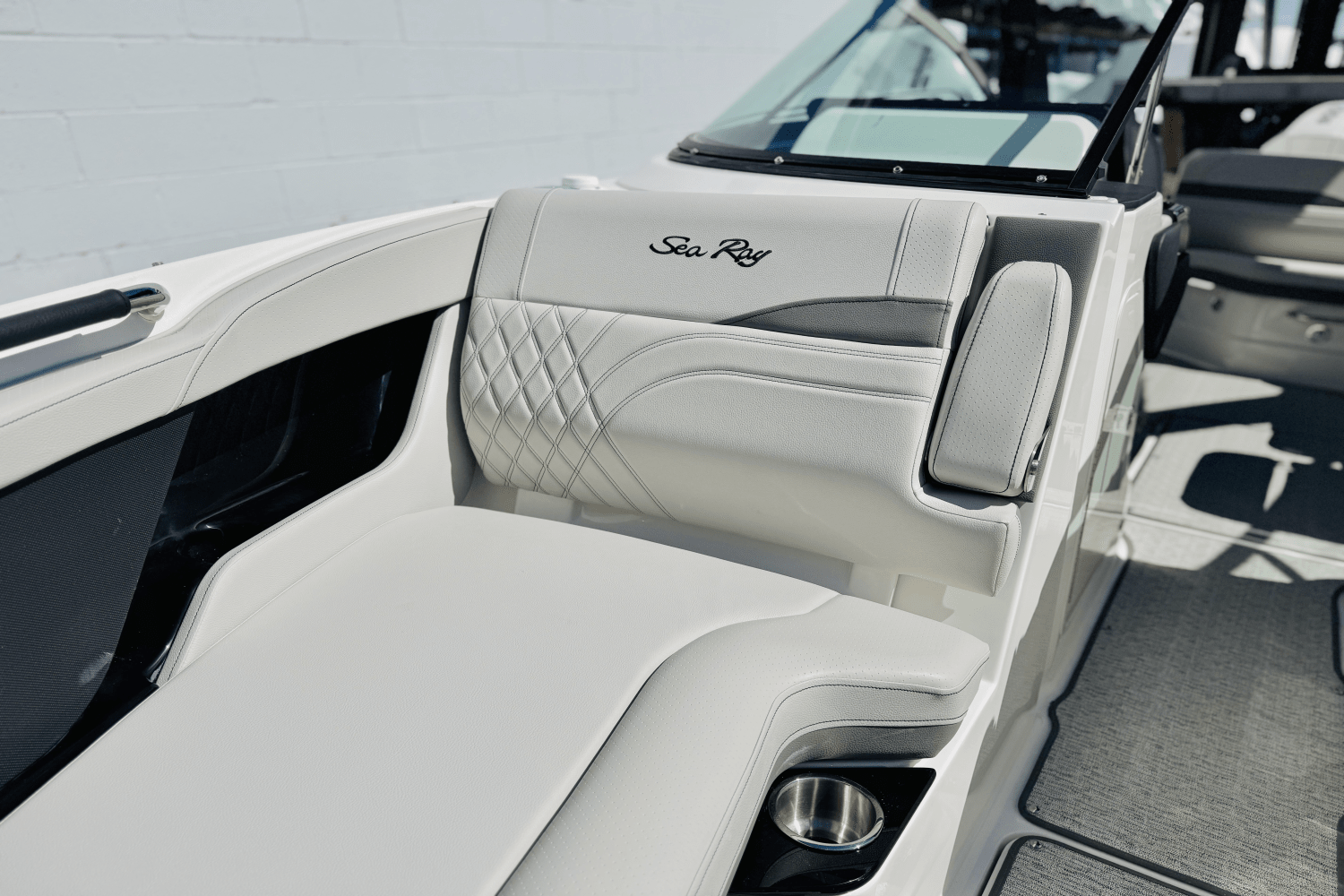 Slide: The Image of Sea Ray SLX 260 Outboard 2025 - 47