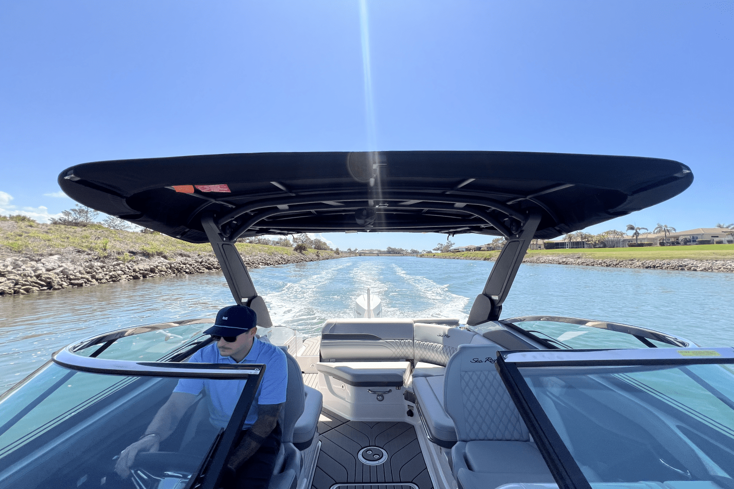 Slide: The Image of Sea Ray SLX 260 Outboard 2025 - 48