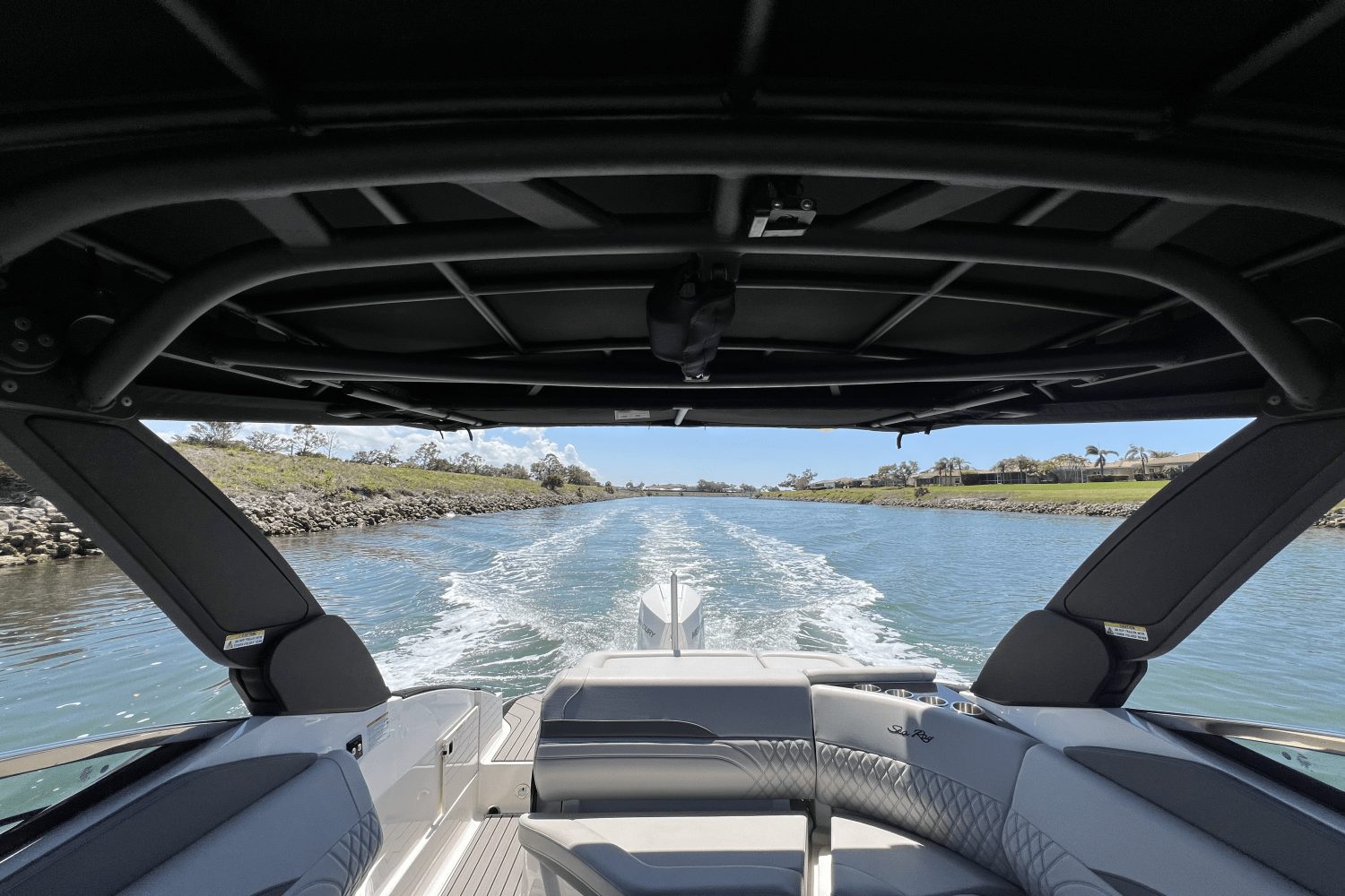 Slide: The Image of Sea Ray SLX 260 Outboard 2025 - 49