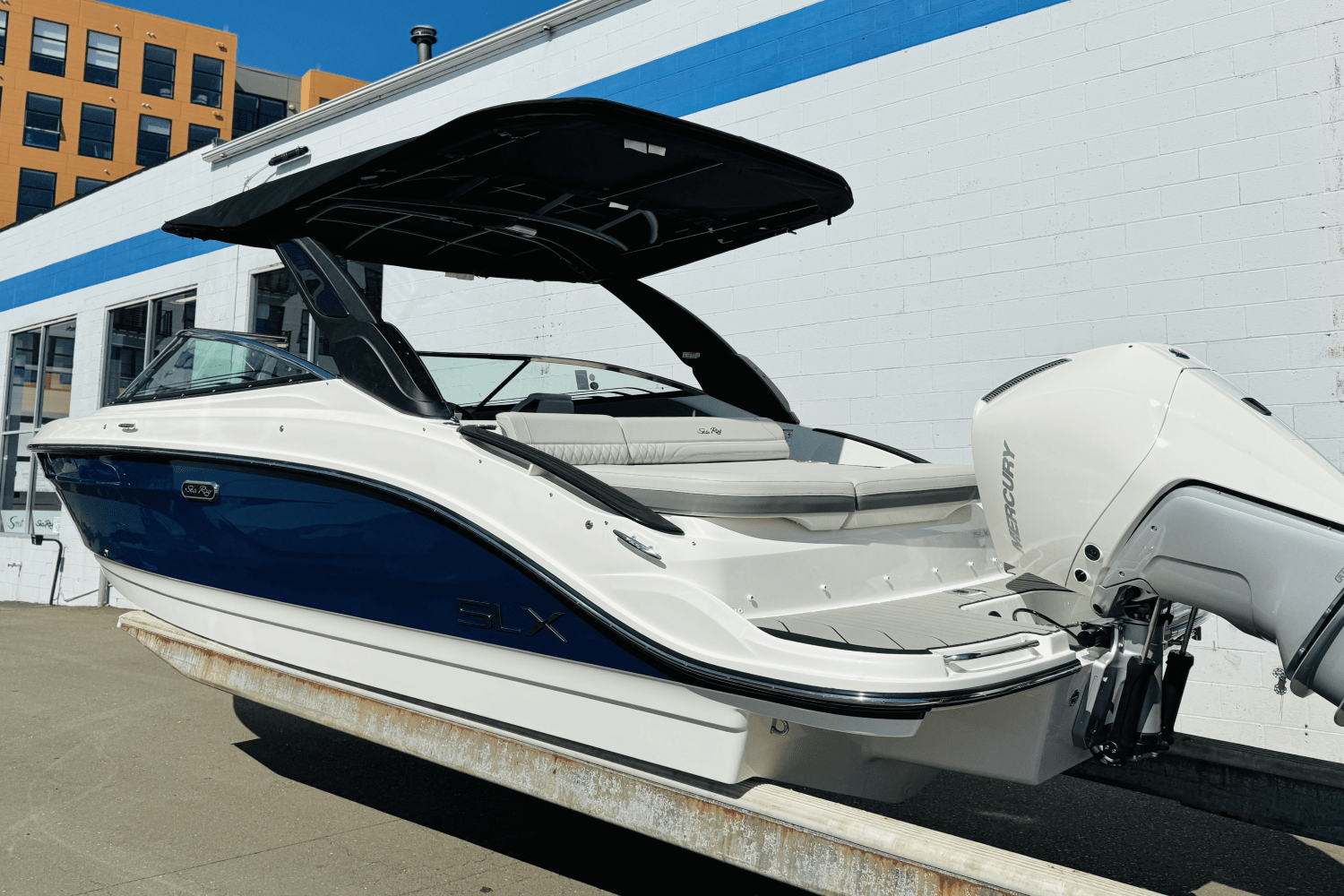 Slide: The Image of Sea Ray SLX 260 Outboard 2025 - 5