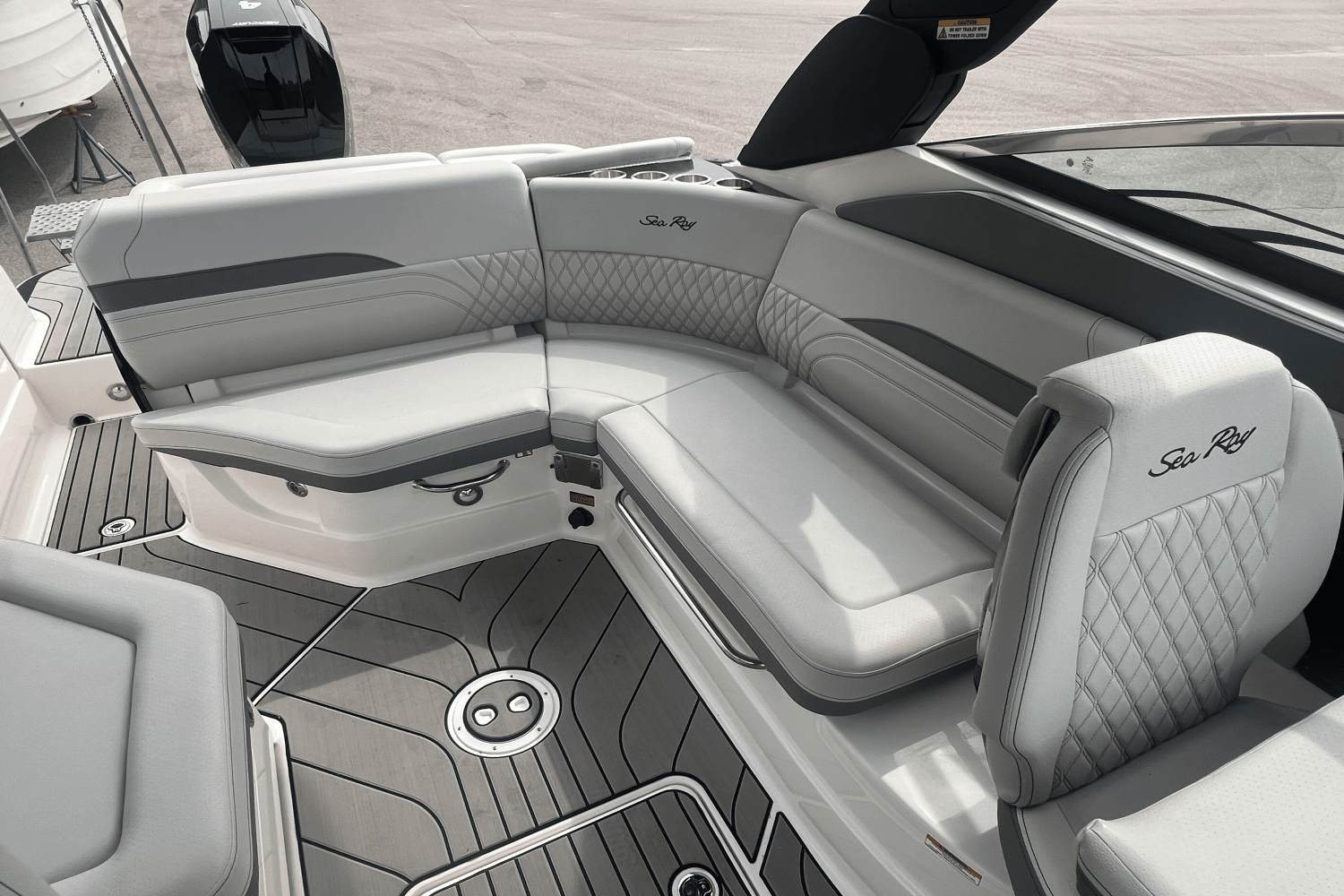 Slide: The Image of Sea Ray SLX 260 Outboard 2025 - 5