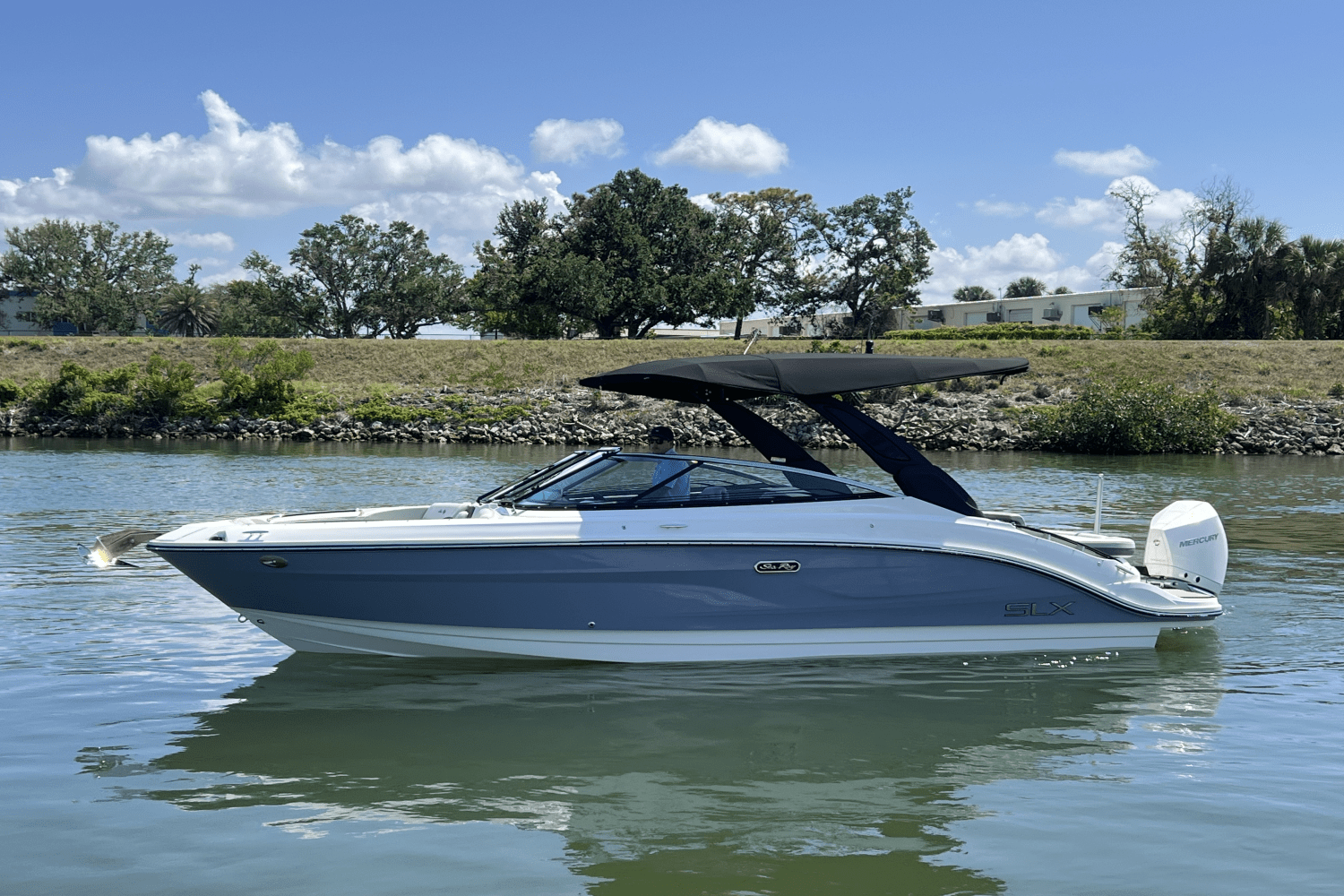 Slide: The Image of Sea Ray SLX 260 Outboard 2025 - 5