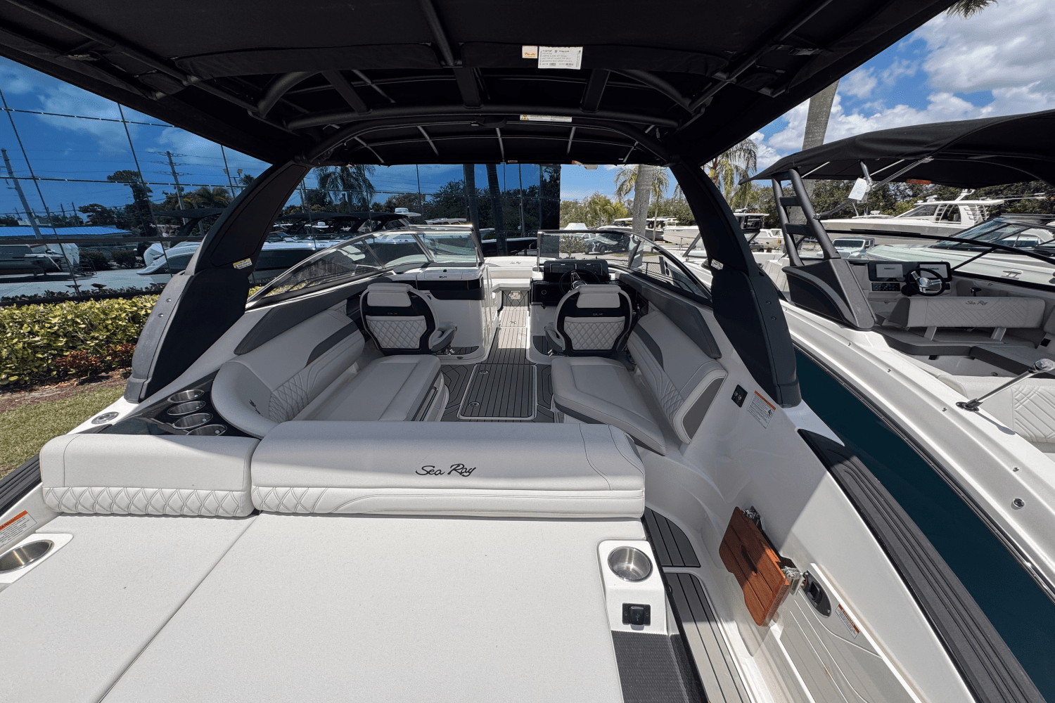 Slide: The Image of Sea Ray SLX 260 Outboard 2025 - 5