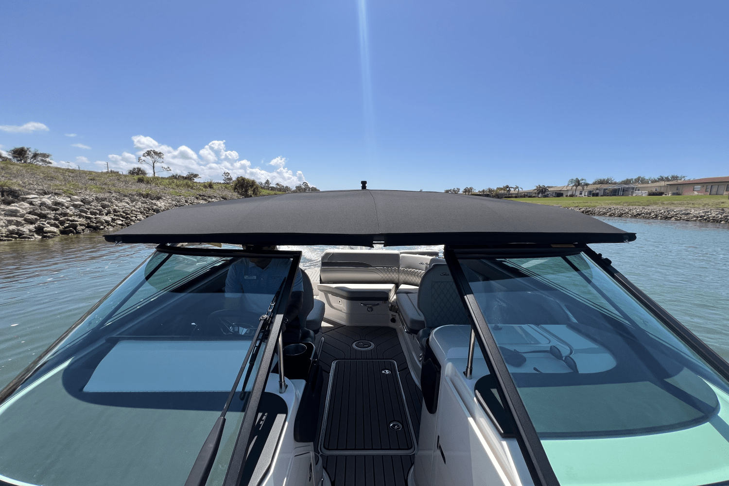 Slide: The Image of Sea Ray SLX 260 Outboard 2025 - 50