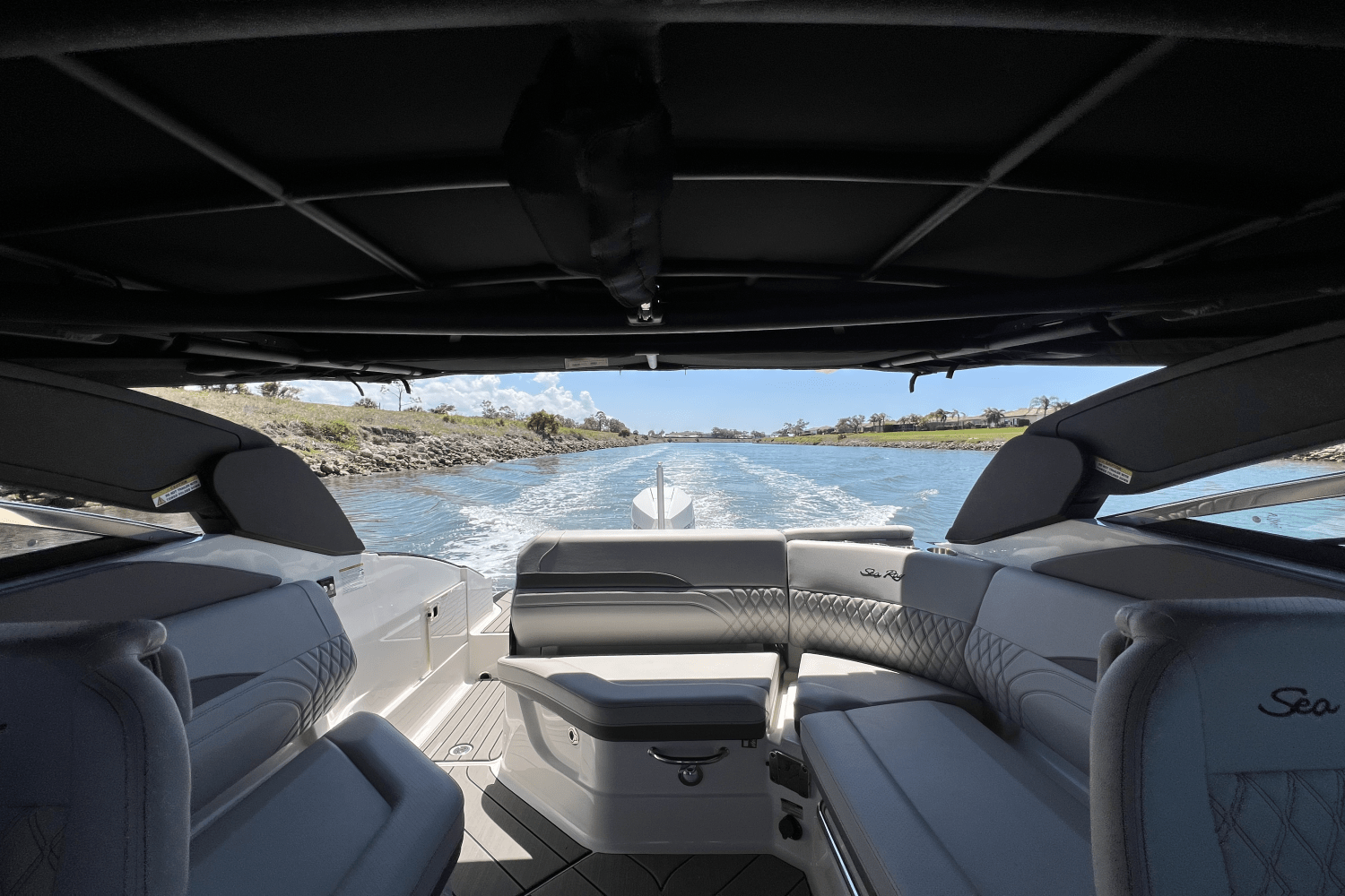 Slide: The Image of Sea Ray SLX 260 Outboard 2025 - 51