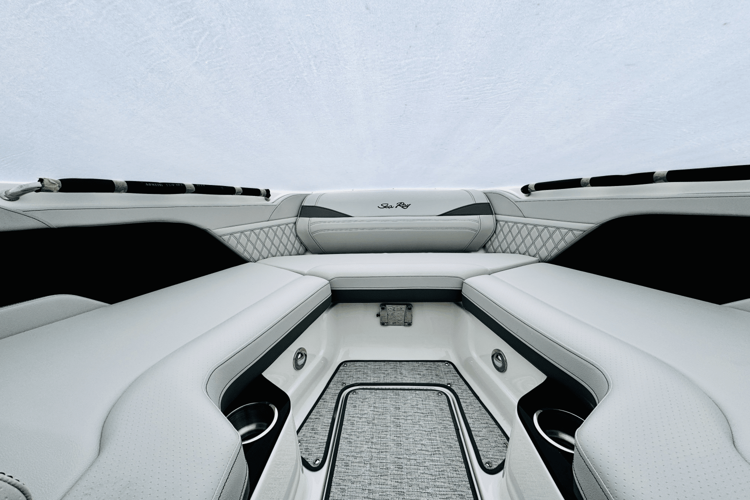 Slide: The Image of Sea Ray SLX 260 Outboard 2025 - 51