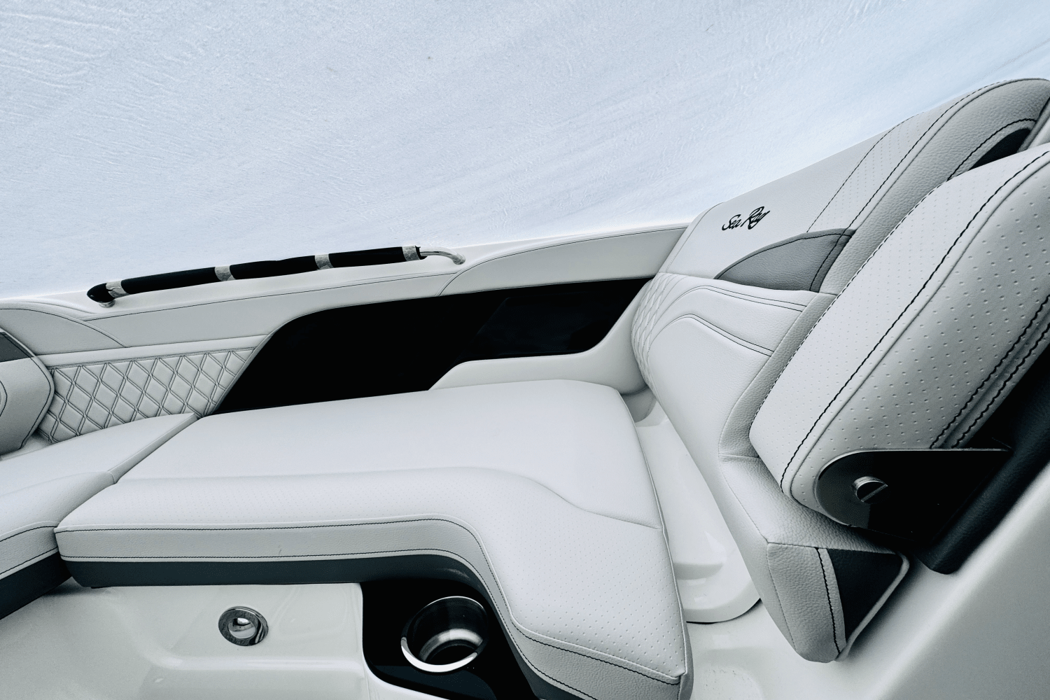 Slide: The Image of Sea Ray SLX 260 Outboard 2025 - 54