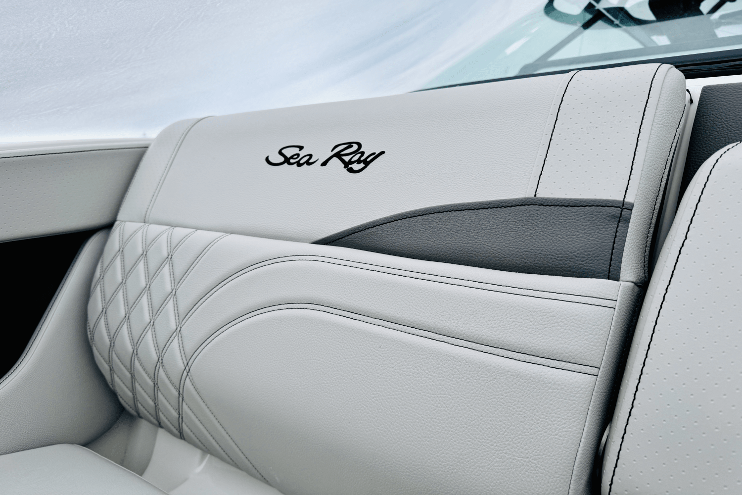 Slide: The Image of Sea Ray SLX 260 Outboard 2025 - 55