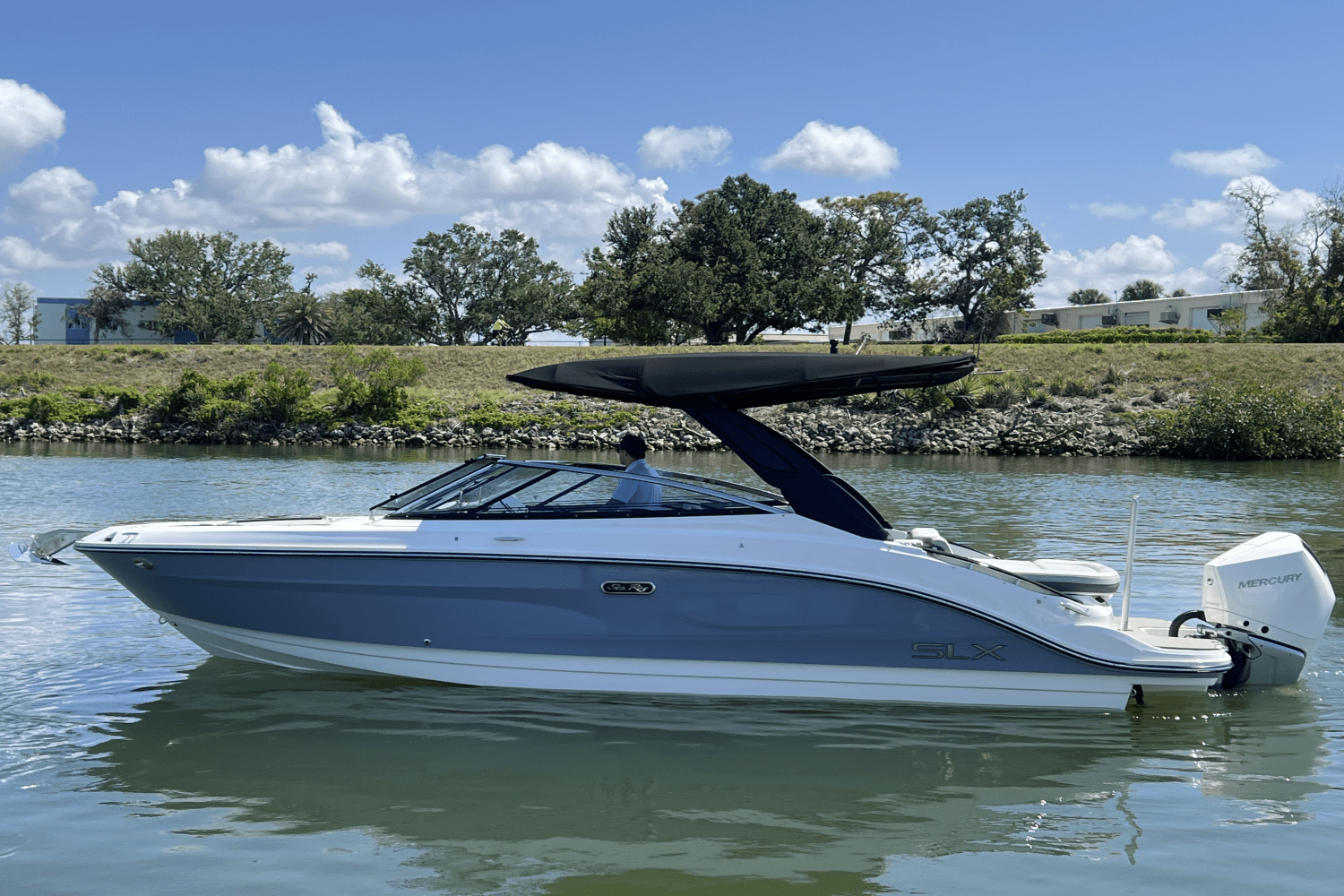 Slide: The Image of Sea Ray SLX 260 Outboard 2025 - 6