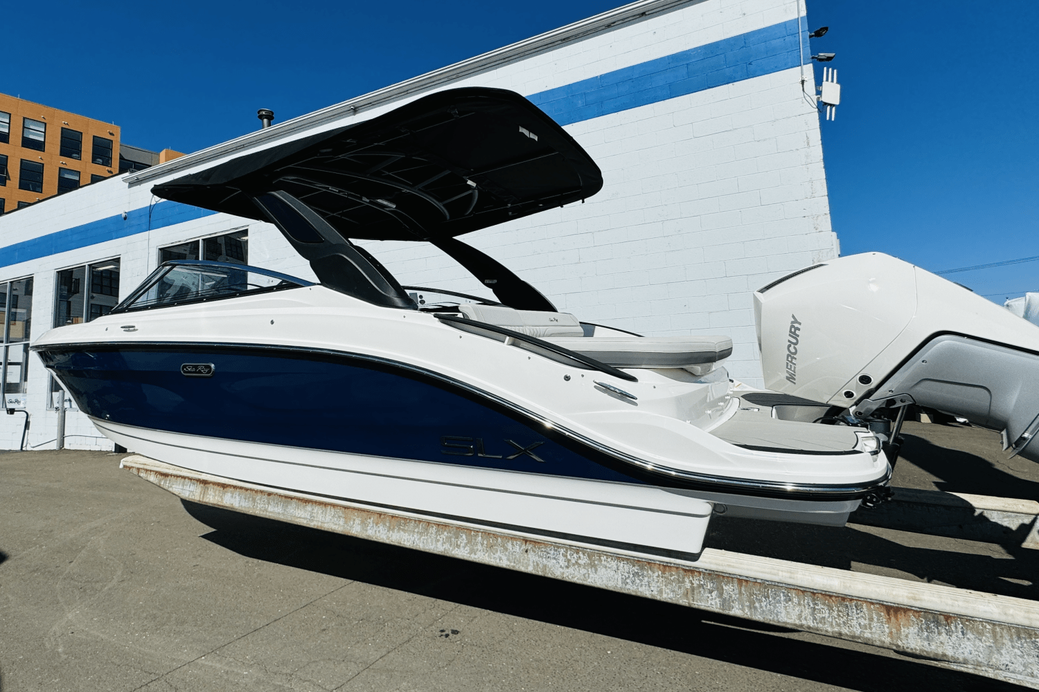 Slide: The Image of Sea Ray SLX 260 Outboard 2025 - 6