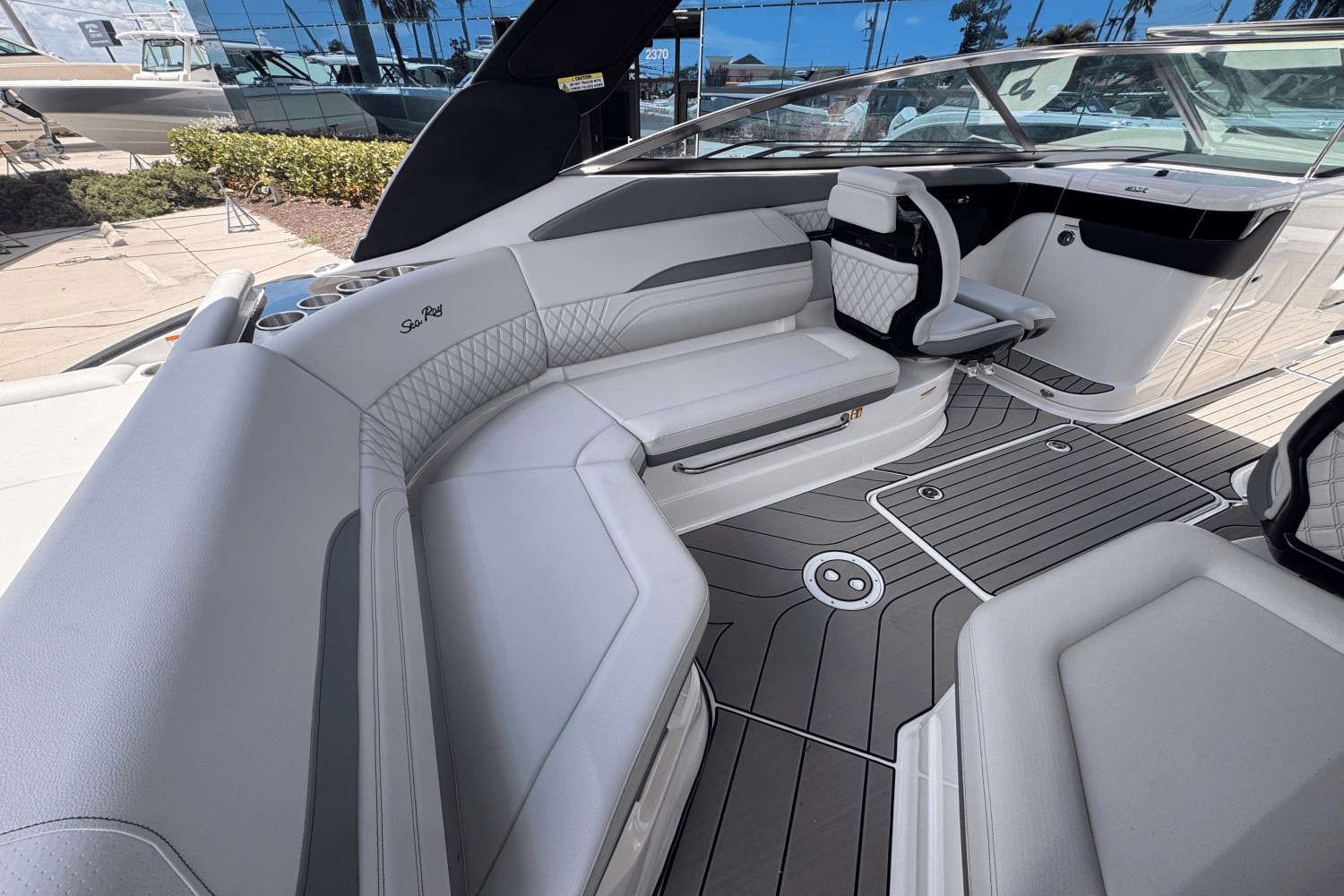 Slide: The Image of Sea Ray SLX 260 Outboard 2025 - 6