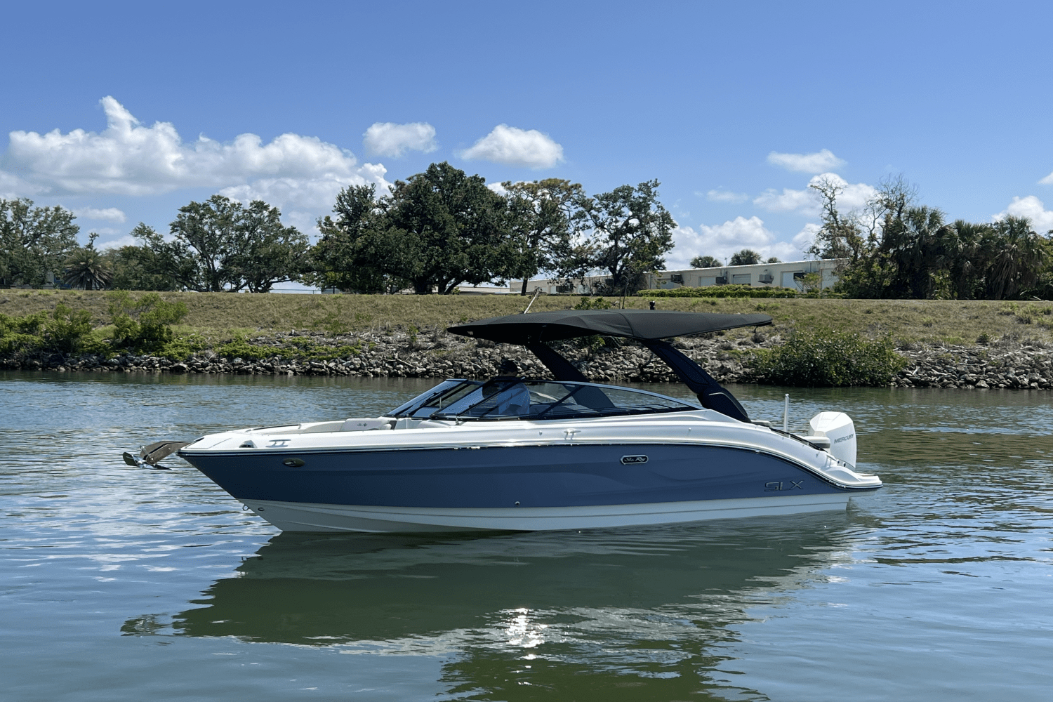 Slide: The Image of Sea Ray SLX 260 Outboard 2025 - 7