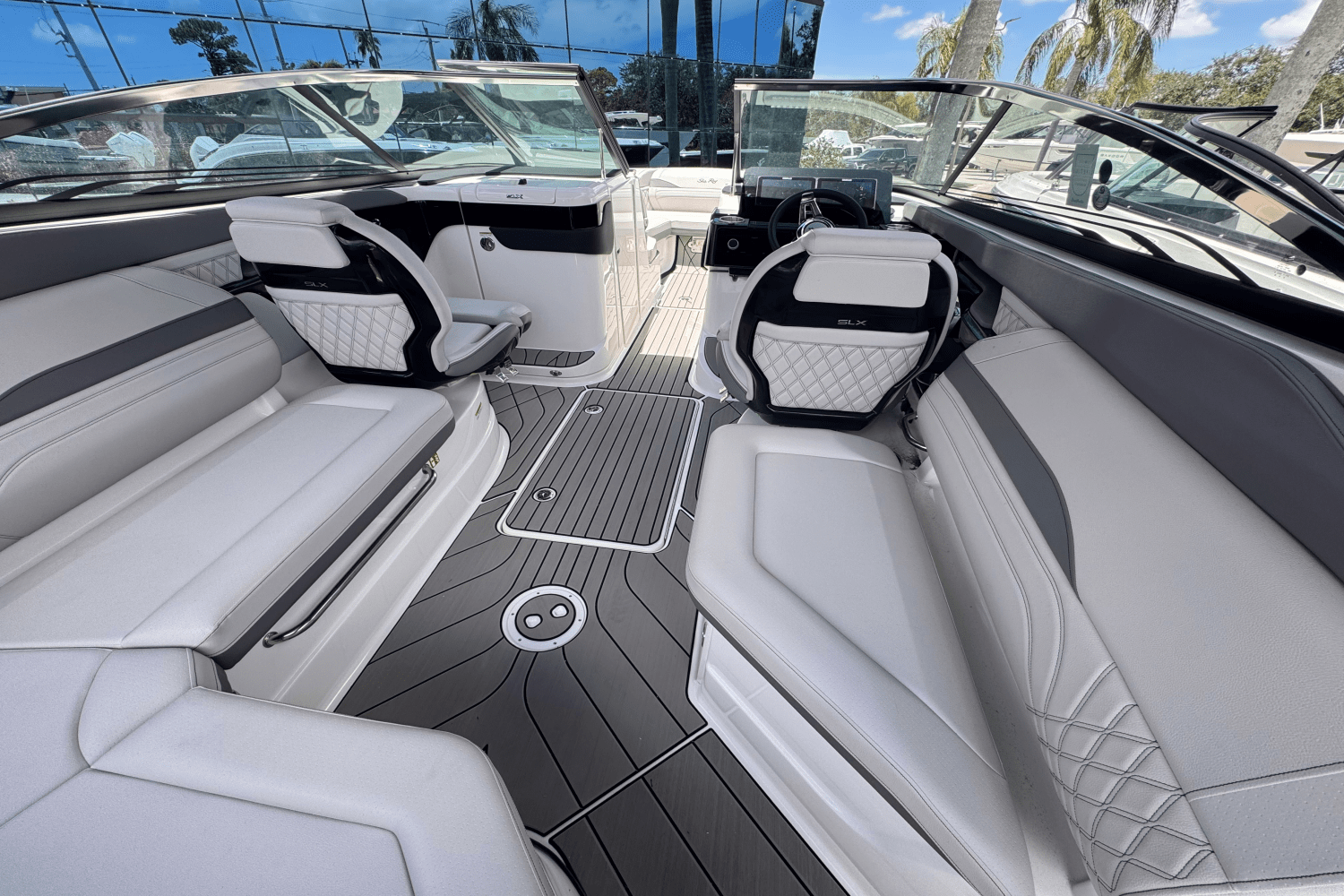 Slide: The Image of Sea Ray SLX 260 Outboard 2025 - 7