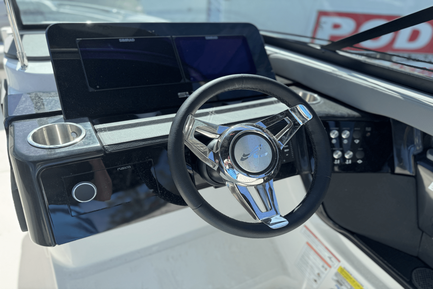 Slide: The Image of Sea Ray SLX 260 Outboard 2025 - 7