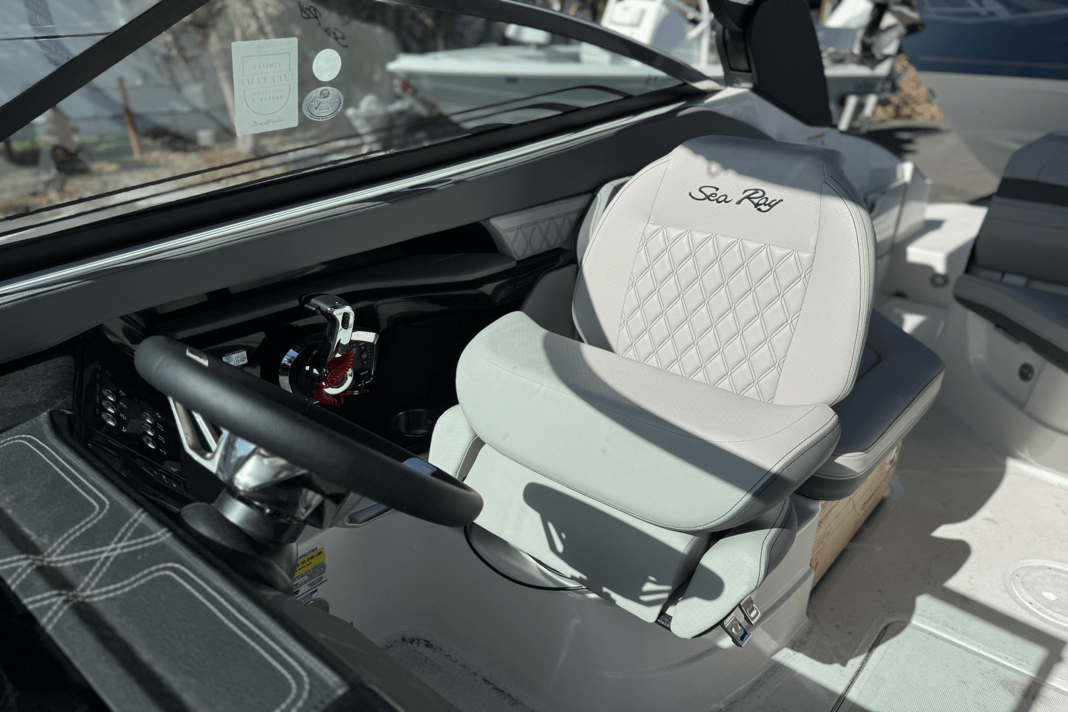 Slide: The Image of Sea Ray SLX 260 Outboard 2025 - 8