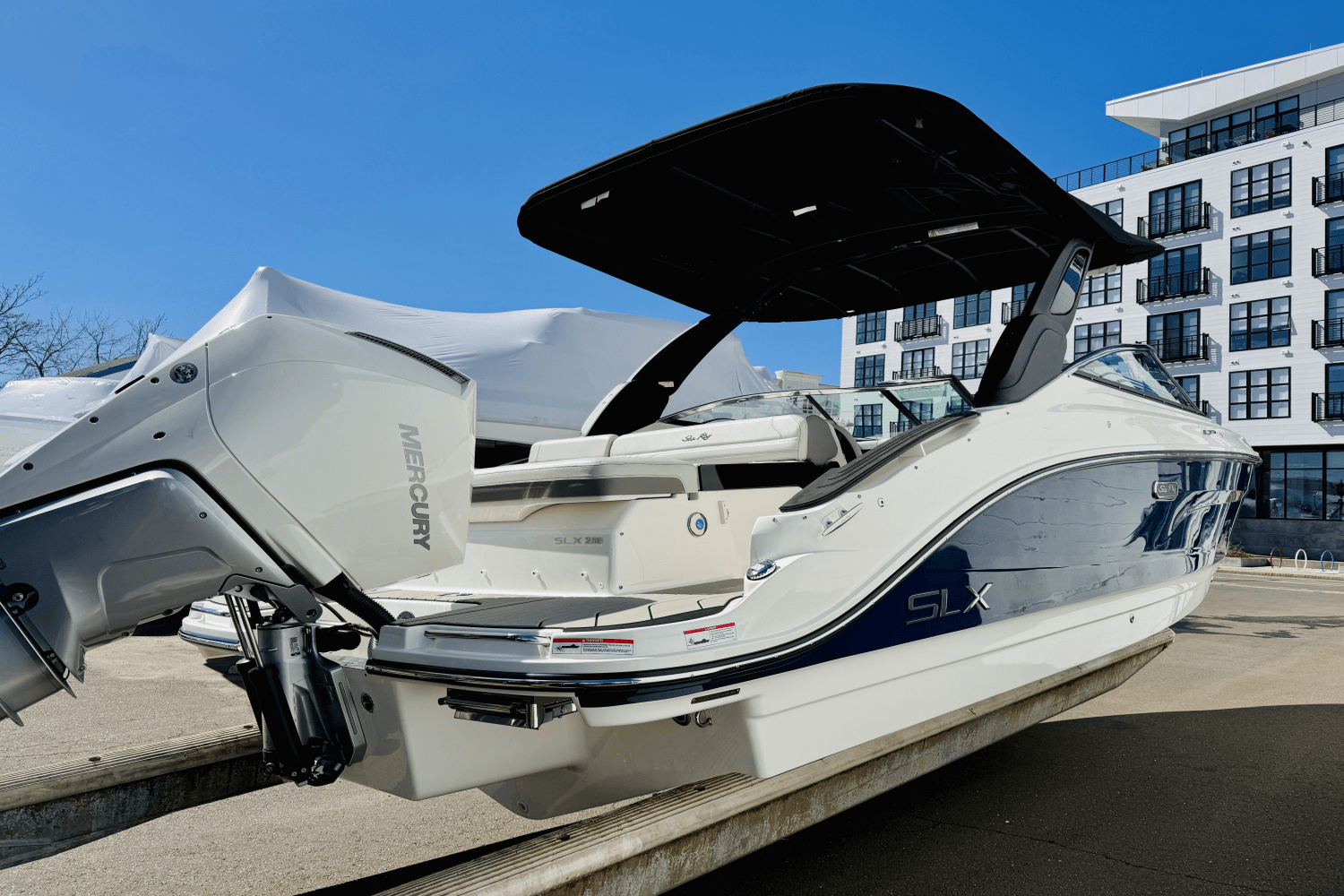 Slide: The Image of Sea Ray SLX 260 Outboard 2025 - 8
