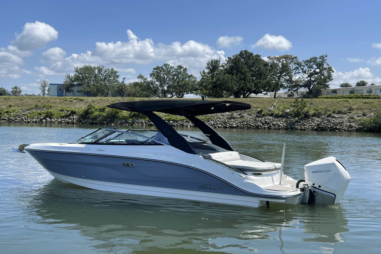 Slide: The Image of Sea Ray SLX 260 Outboard 2025 - 8