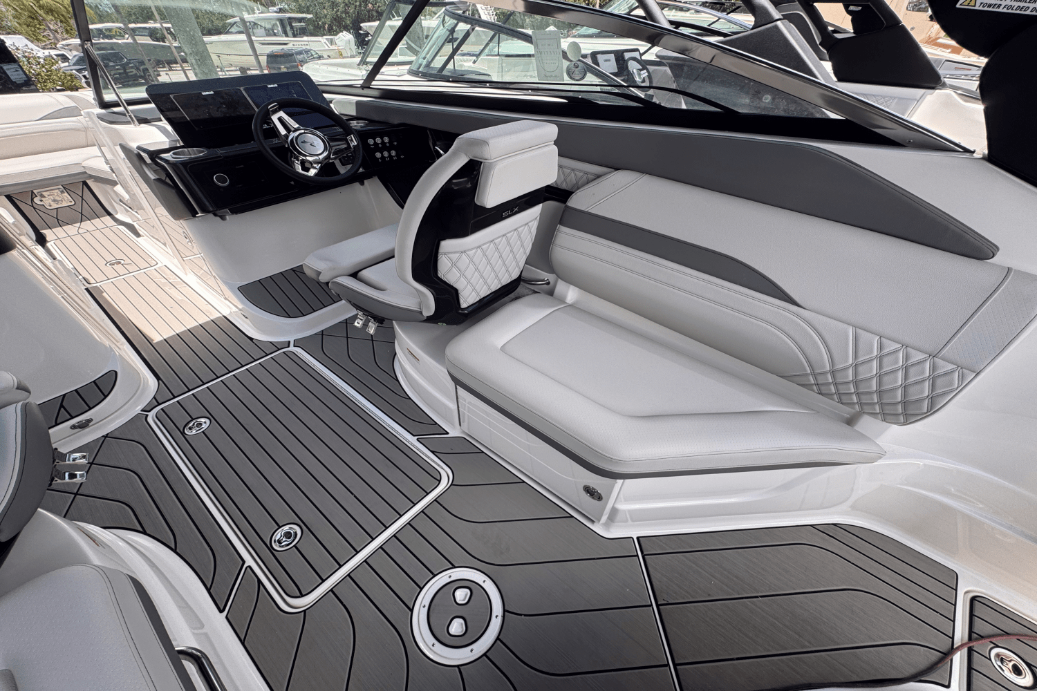 Slide: The Image of Sea Ray SLX 260 Outboard 2025 - 8