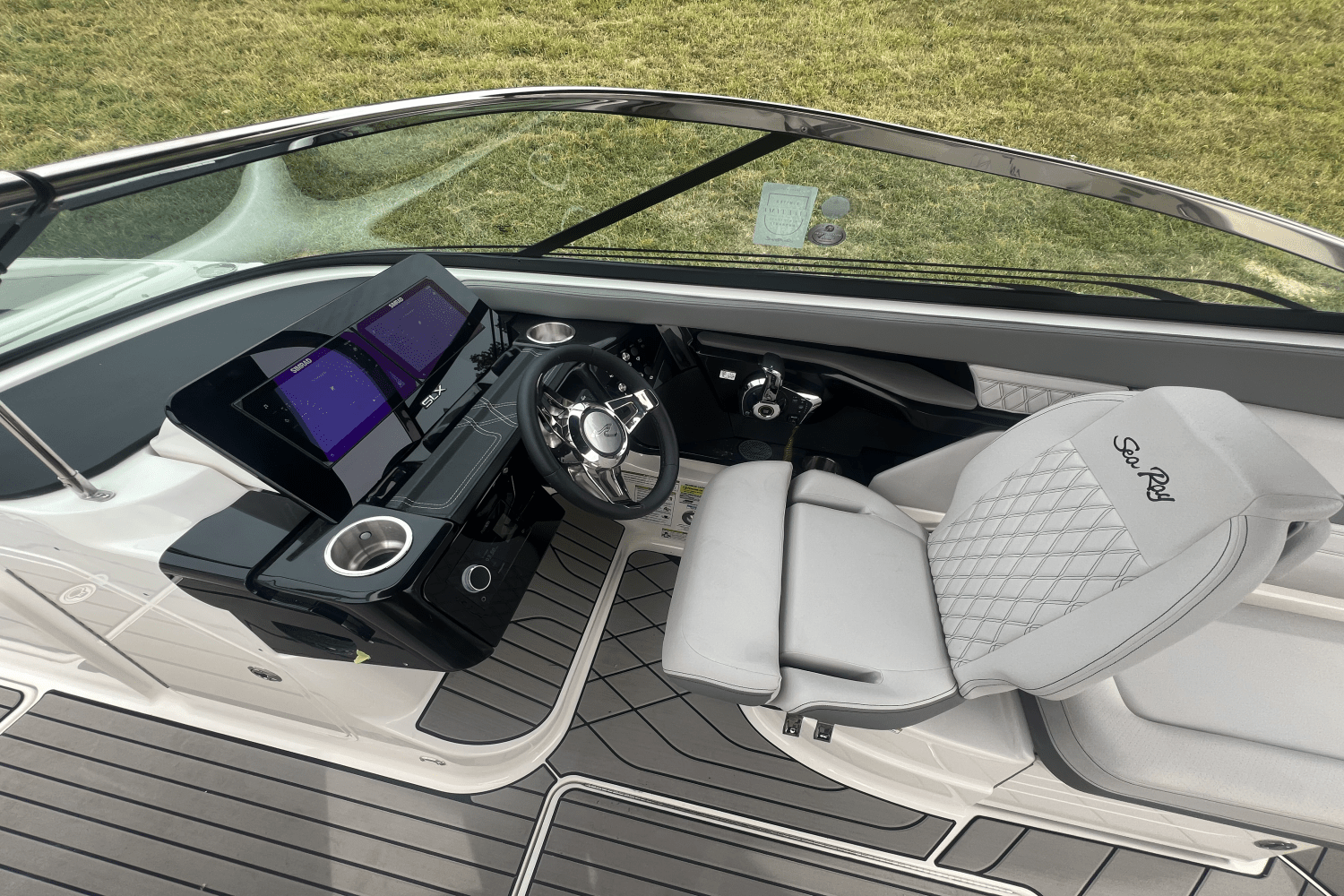 Slide: The Image of Sea Ray SLX 260 Outboard 2025 - 9