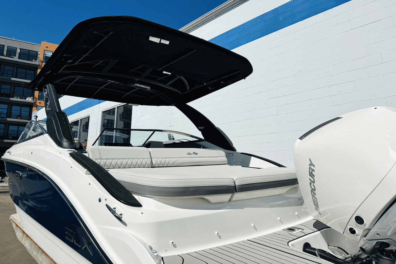 Slide: The Image of Sea Ray SLX 260 Outboard 2025 - 9