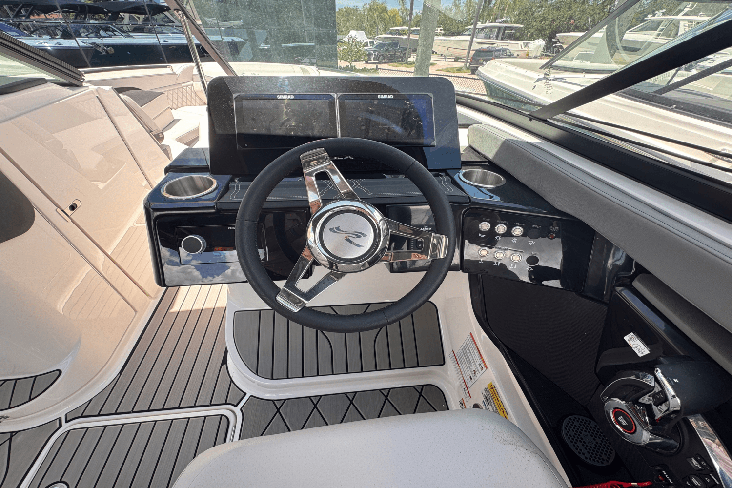 Slide: The Image of Sea Ray SLX 260 Outboard 2025 - 9