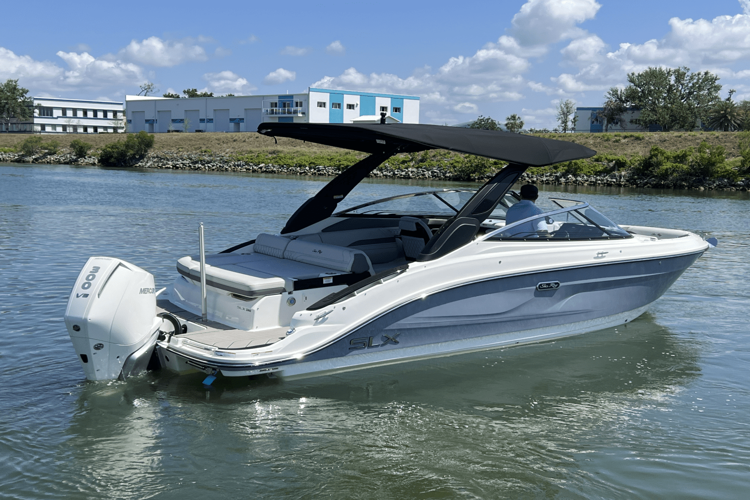 Slide: The Image of Sea Ray SLX 260 Outboard 2025 - 9