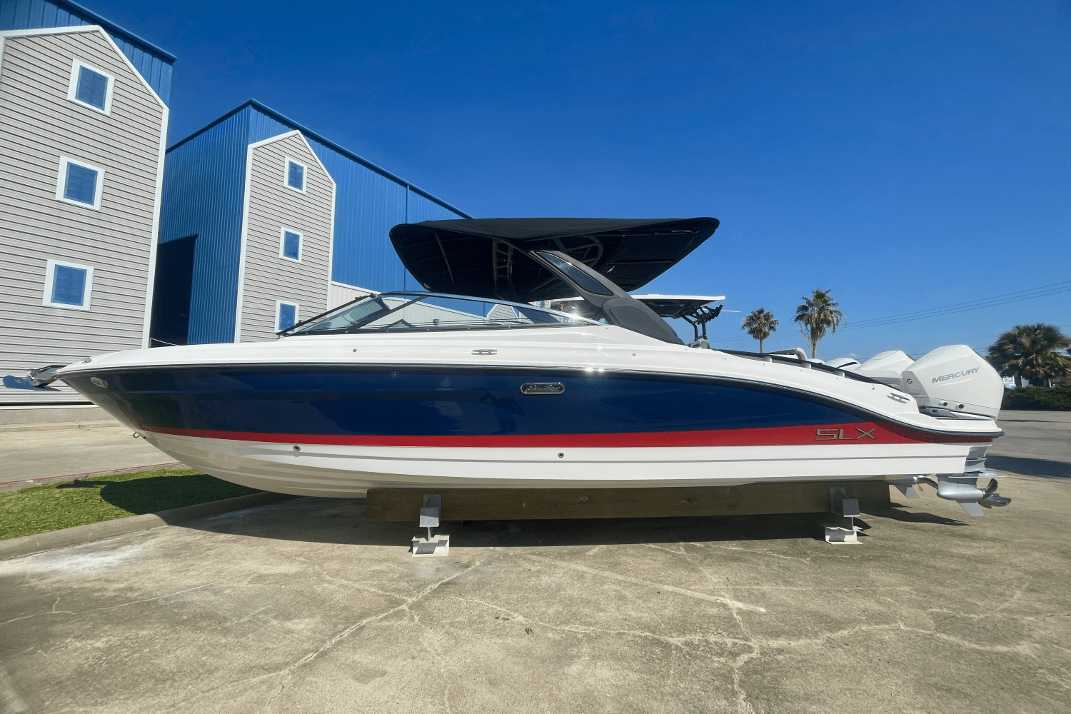 Slide: The Image of Sea Ray SLX 280 2025 - 0