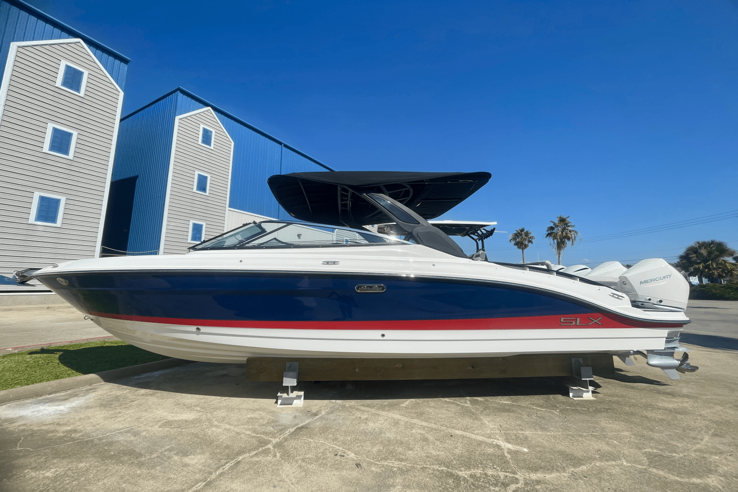 Slide: The Image of Sea Ray SLX 280 2025 - 1