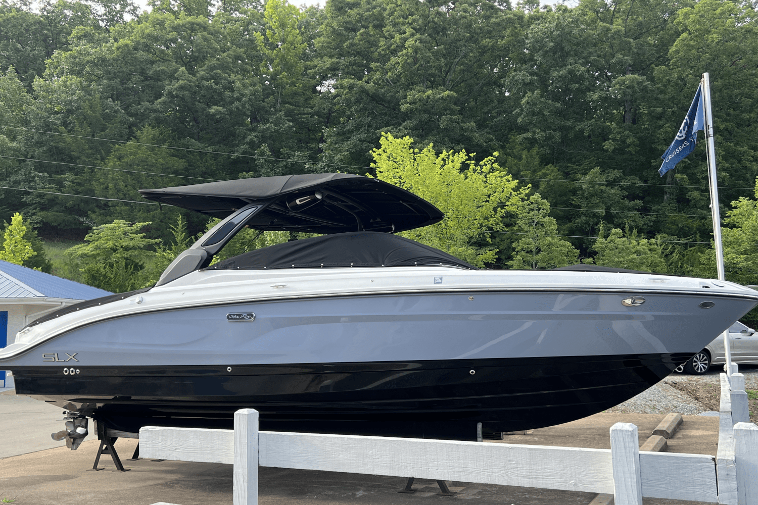 Slide: The Image of Sea Ray SLX 280 2025 - 1