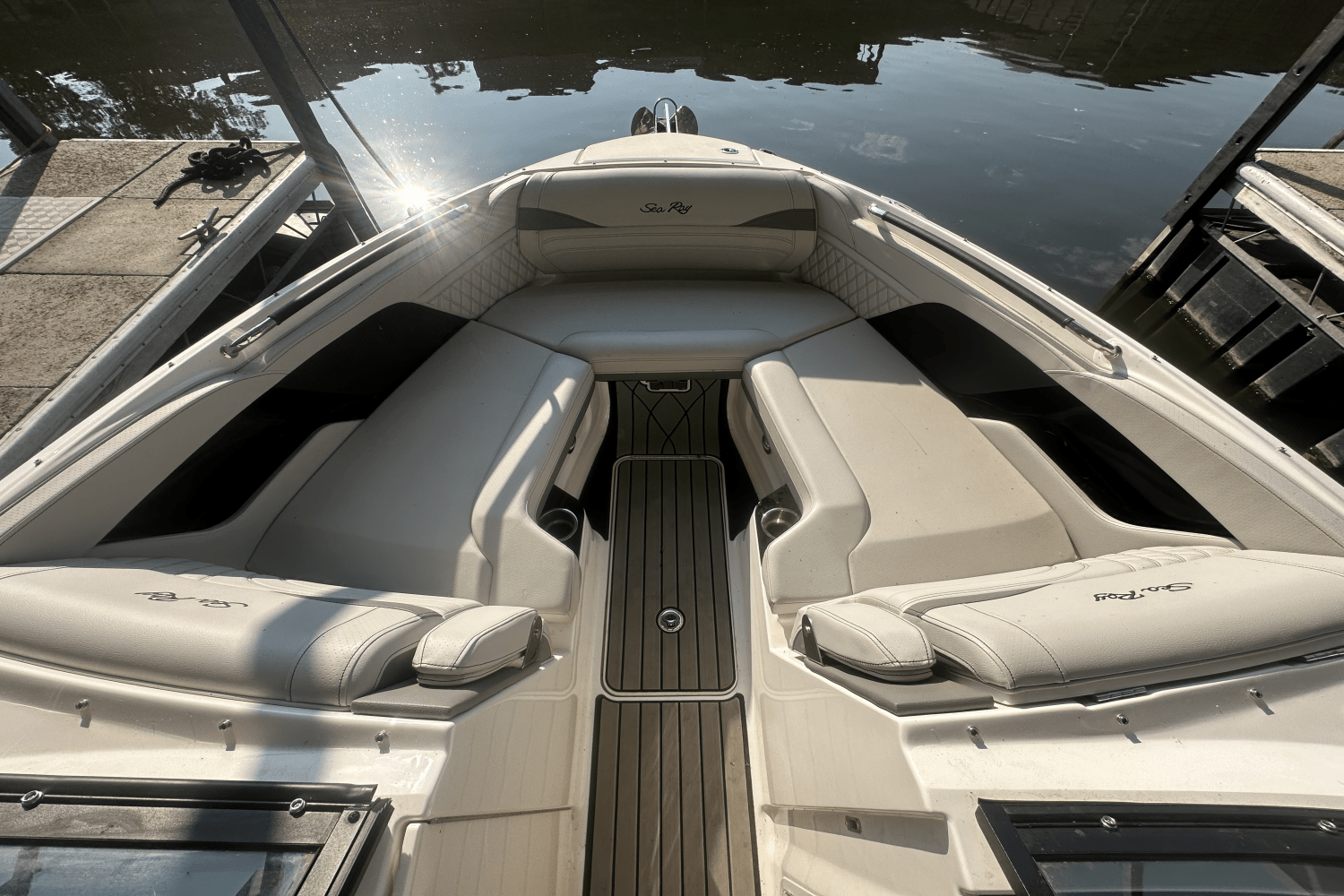 Slide: The Image of Sea Ray SLX 280 2025 - 10