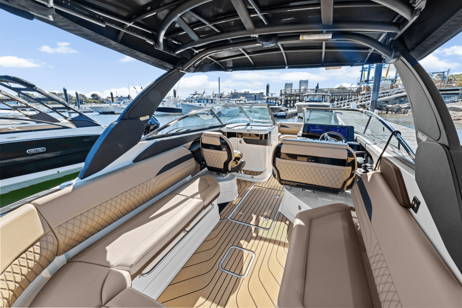 Slide: The Image of Sea Ray SLX 280 2025 - 11