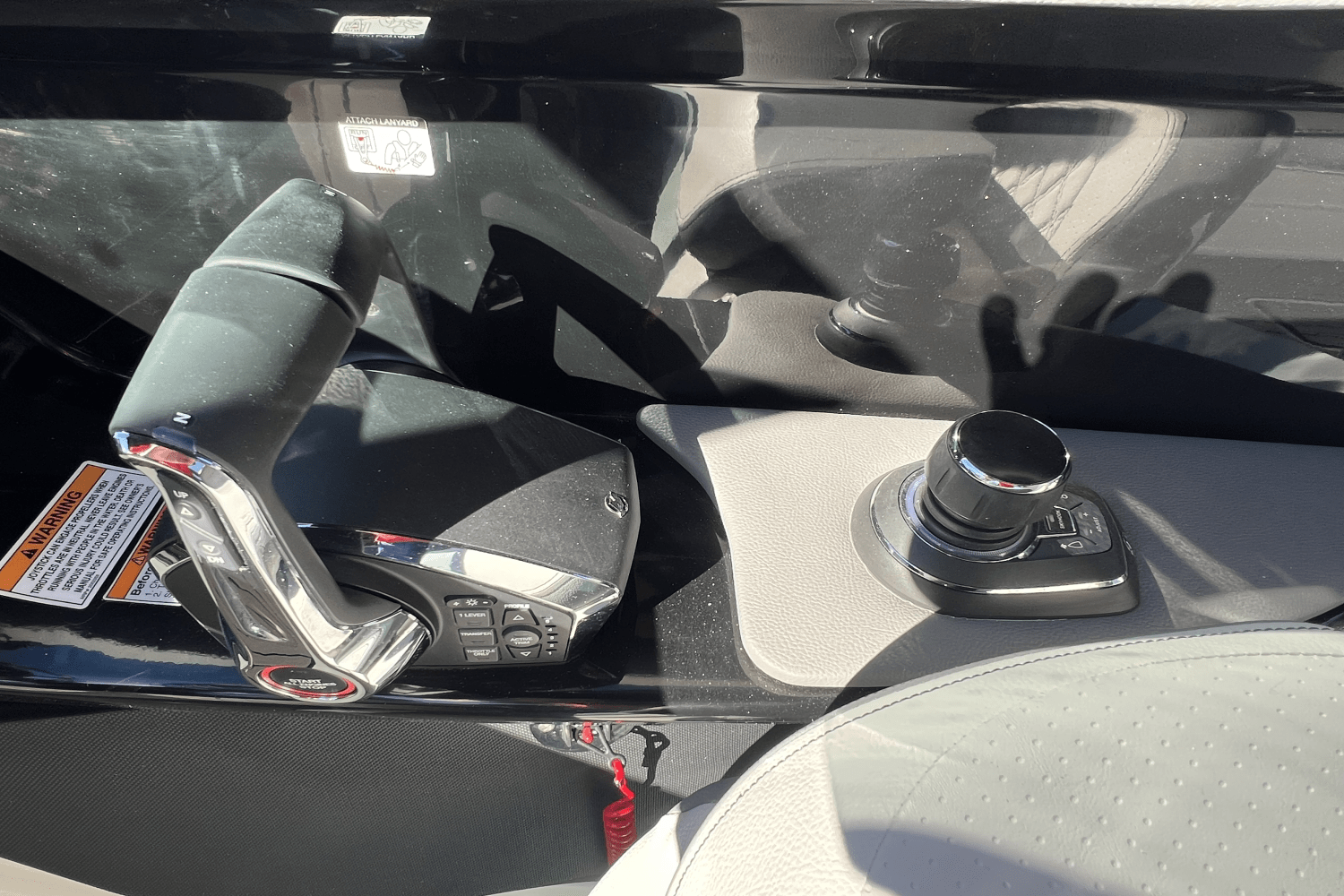 Slide: The Image of Sea Ray SLX 280 2025 - 11