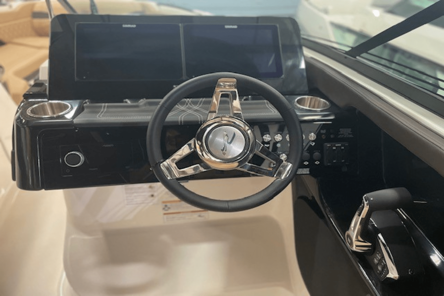 Slide: The Image of Sea Ray SLX 280 2025 - 11