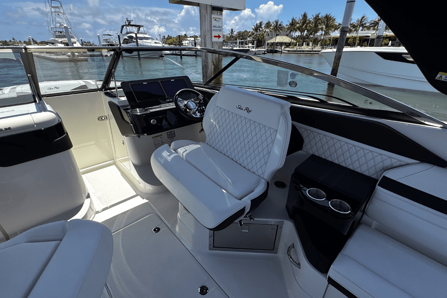 Slide: The Image of Sea Ray SLX 280 2025 - 11