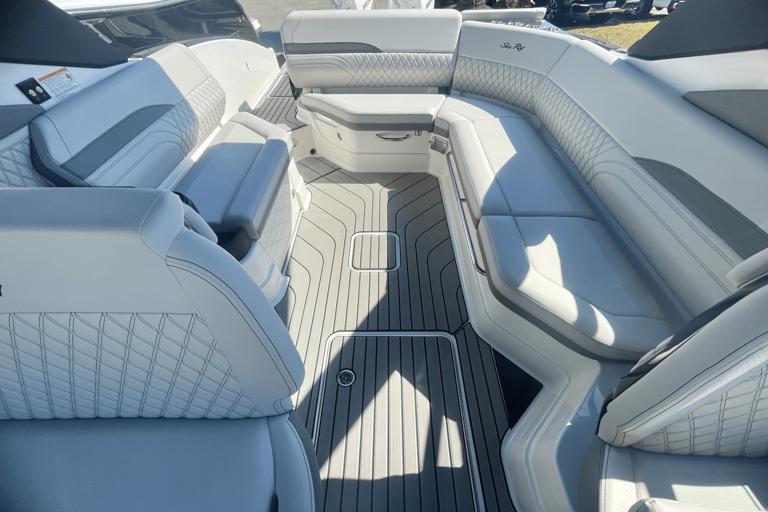 Slide: The Image of Sea Ray SLX 280 2025 - 11