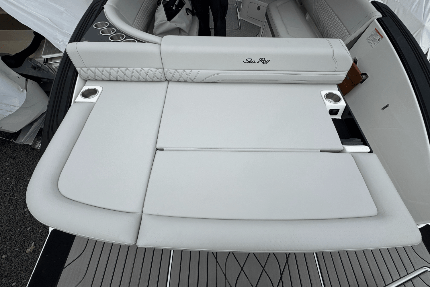 Slide: The Image of Sea Ray SLX 280 2025 - 11