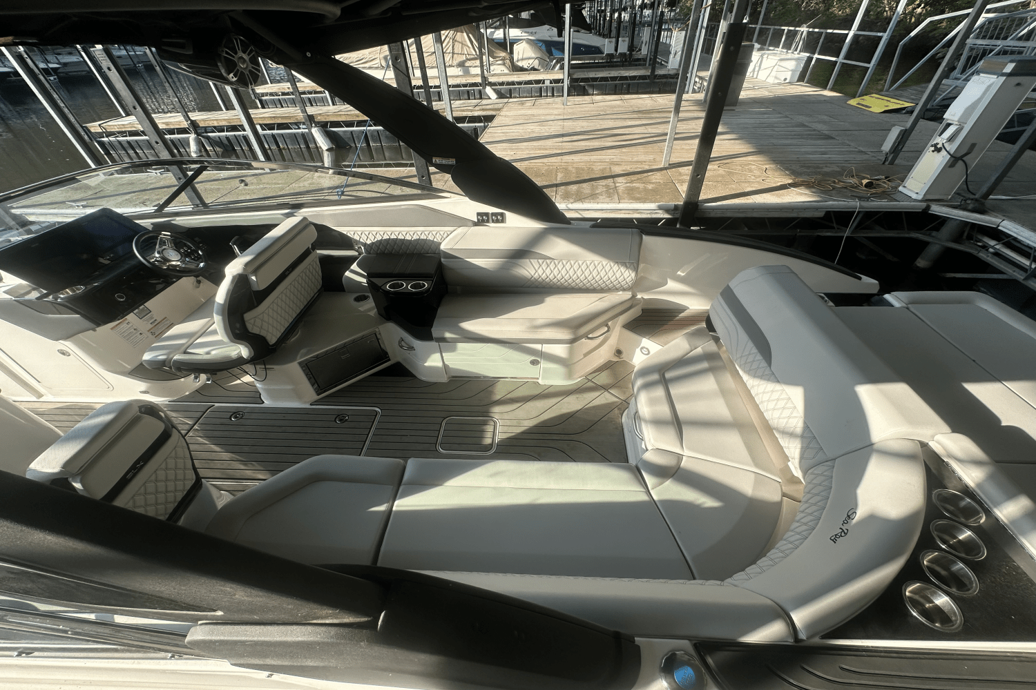 Slide: The Image of Sea Ray SLX 280 2025 - 11