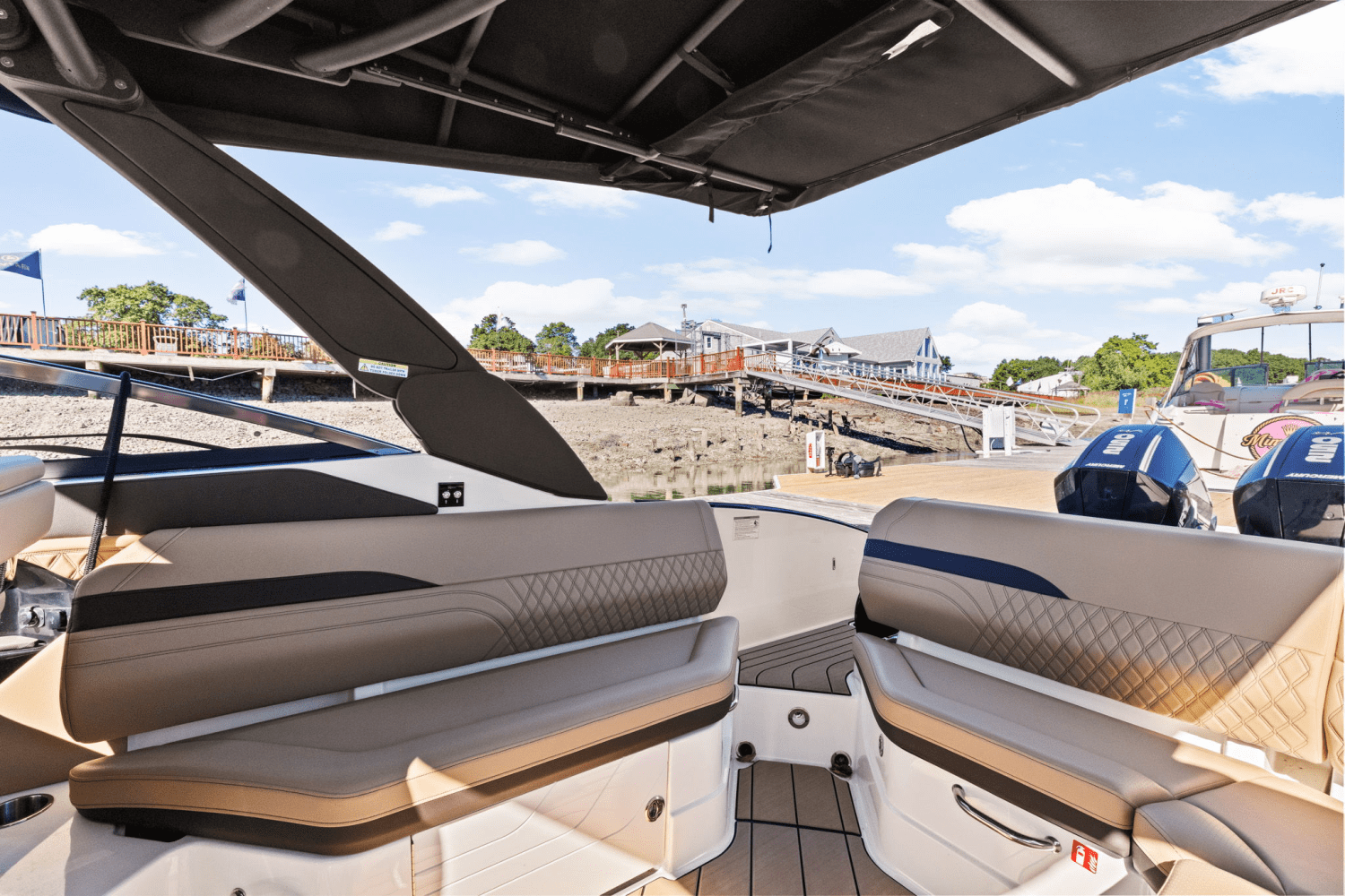 Slide: The Image of Sea Ray SLX 280 2025 - 12