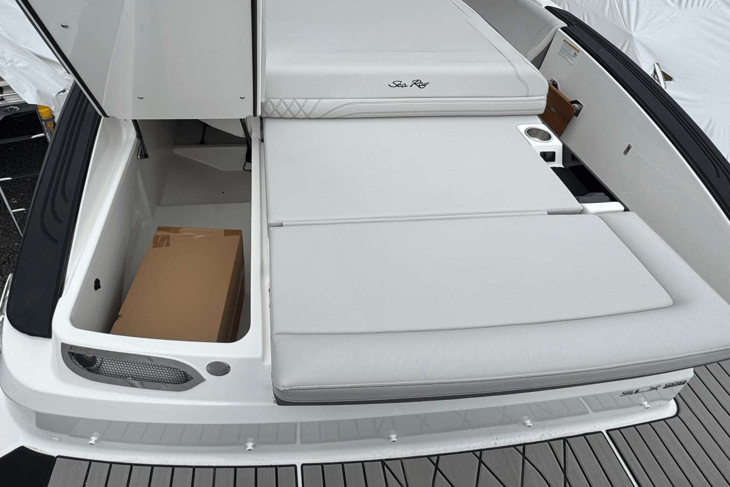 Slide: The Image of Sea Ray SLX 280 2025 - 12