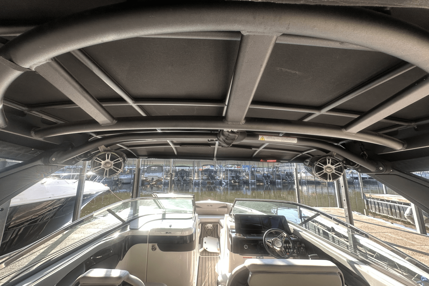 Slide: The Image of Sea Ray SLX 280 2025 - 12