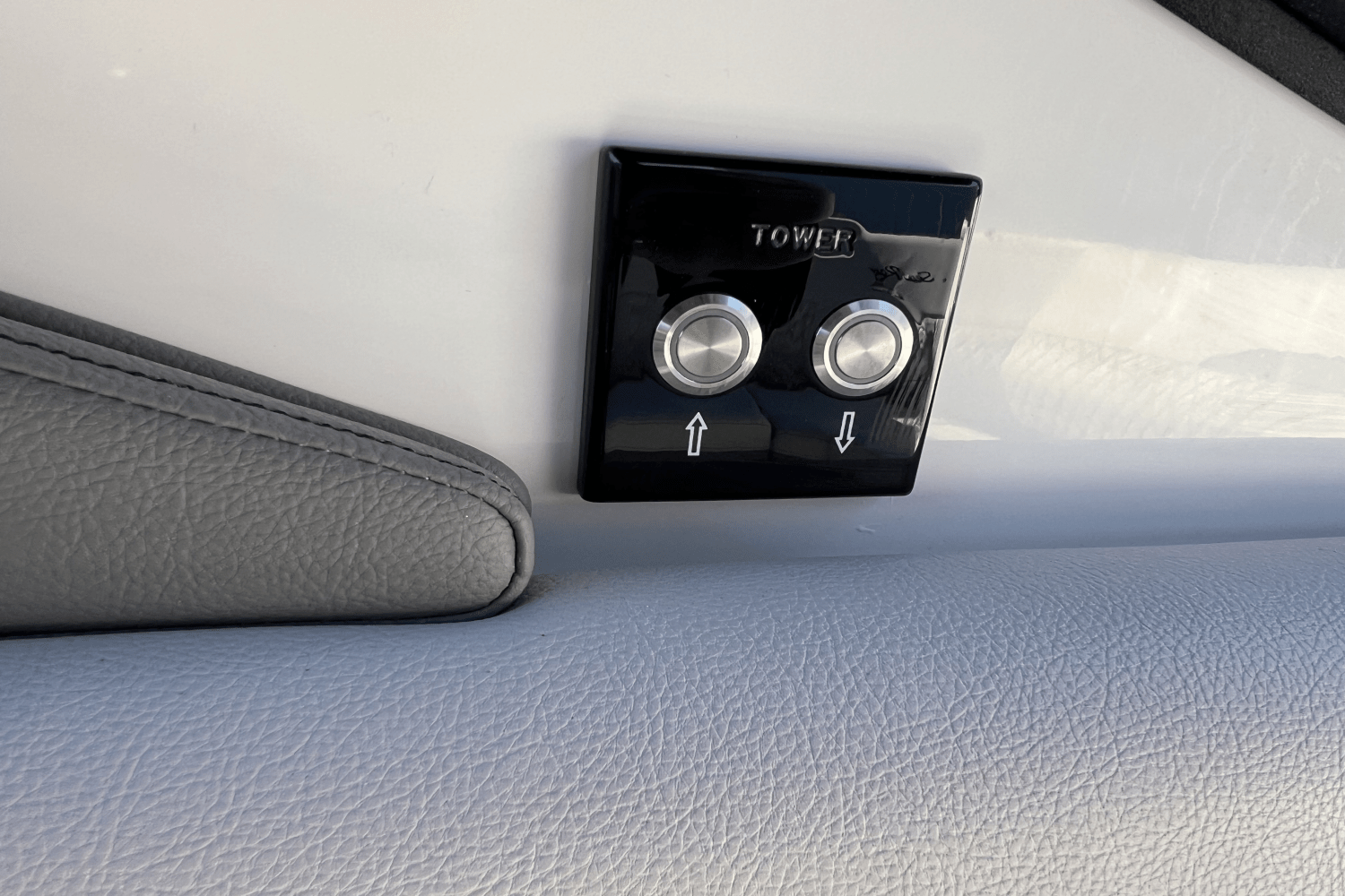 Slide: The Image of Sea Ray SLX 280 2025 - 13