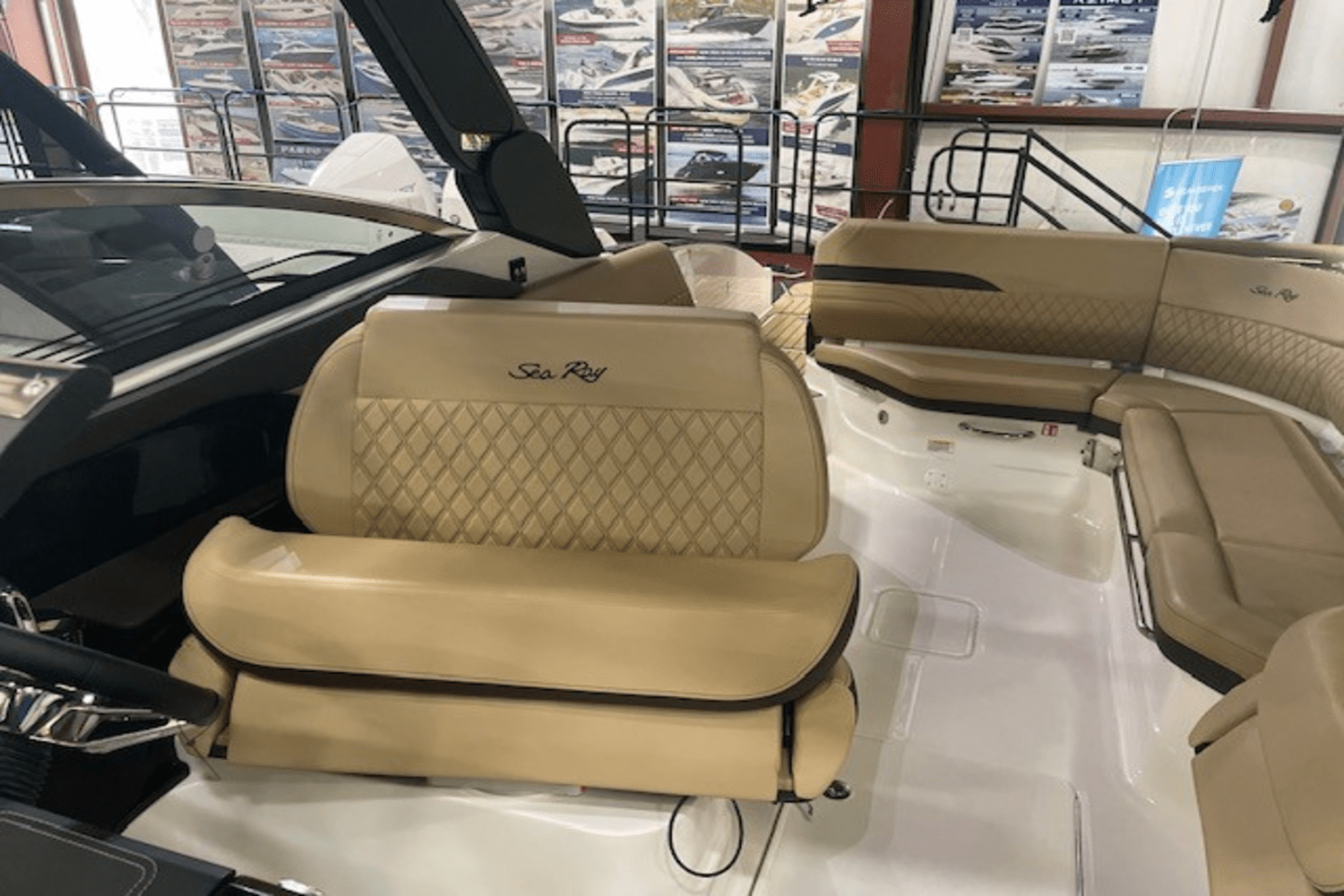 Slide: The Image of Sea Ray SLX 280 2025 - 13