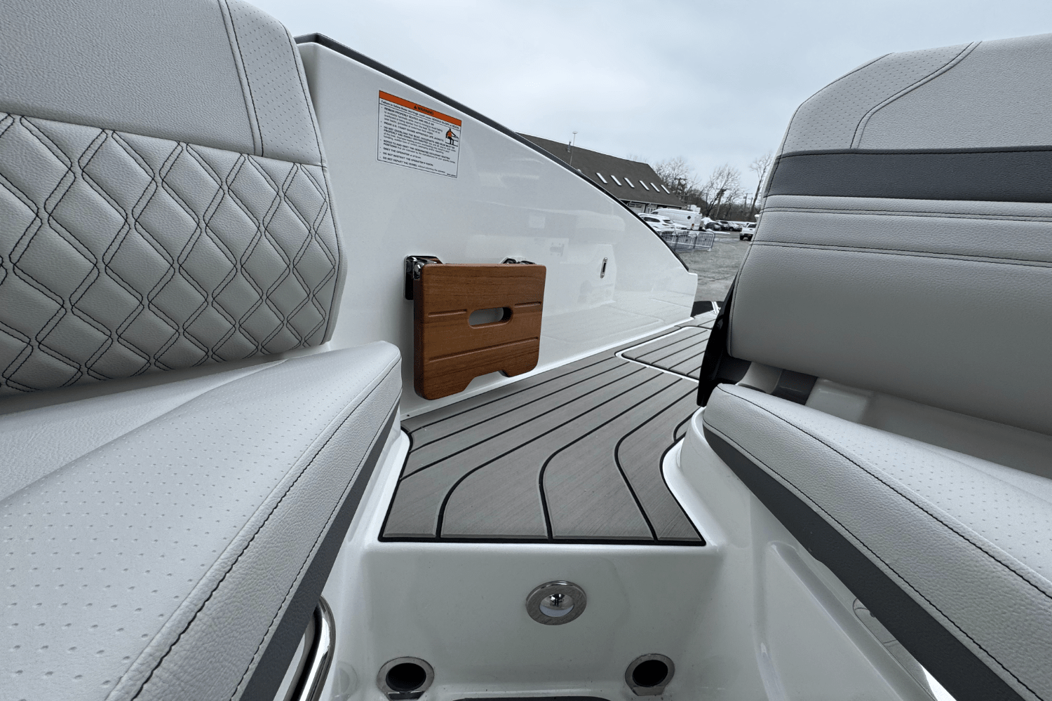 Slide: The Image of Sea Ray SLX 280 2025 - 13