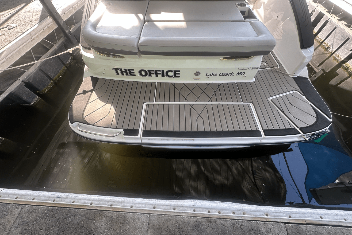 Slide: The Image of Sea Ray SLX 280 2025 - 13