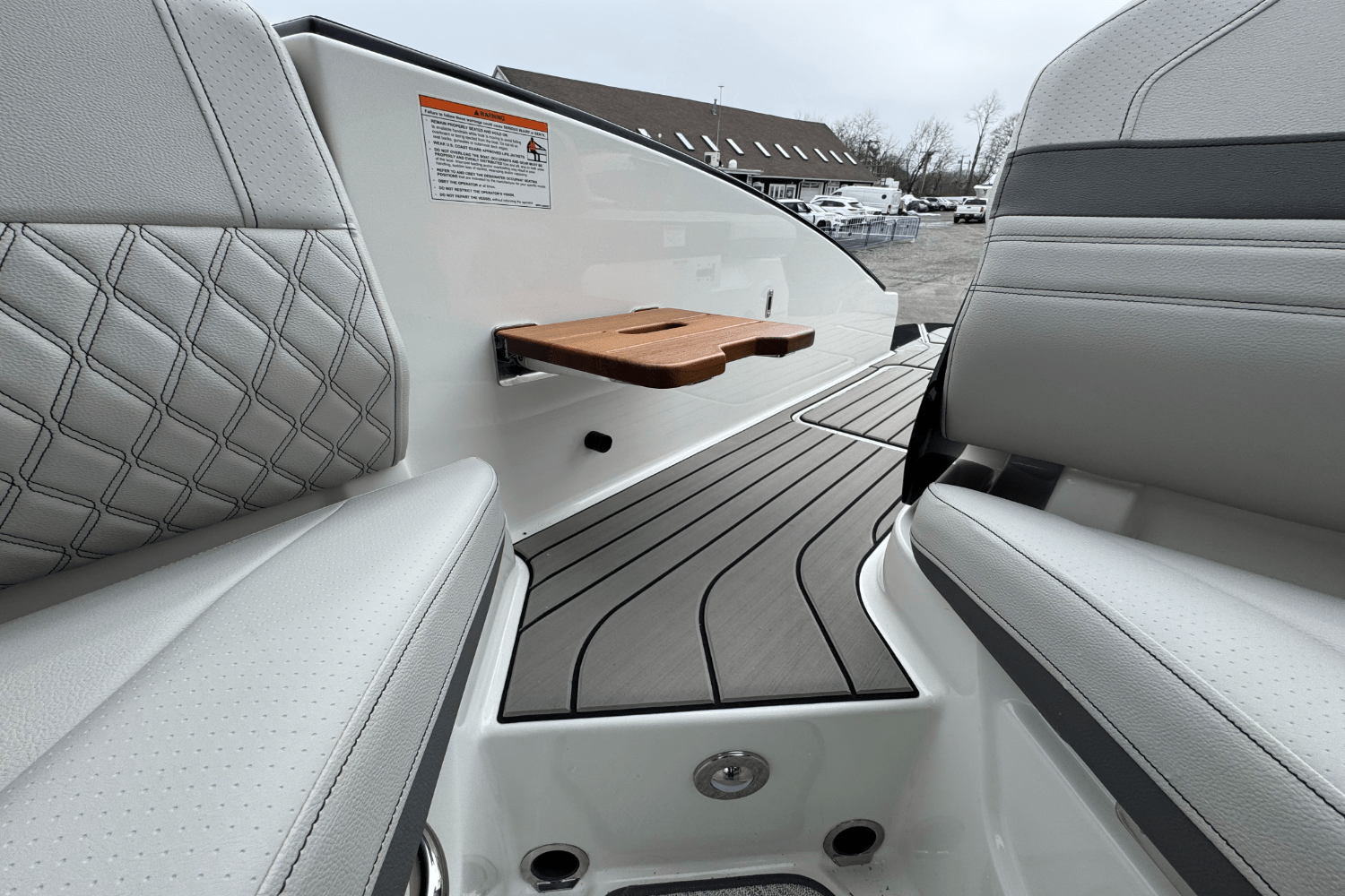 Slide: The Image of Sea Ray SLX 280 2025 - 14
