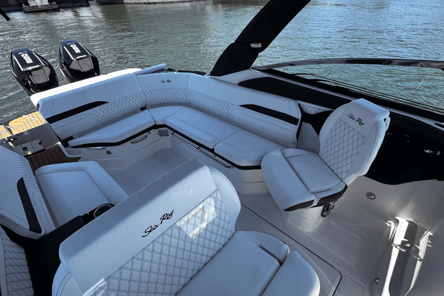 Slide: The Image of Sea Ray SLX 280 2025 - 14